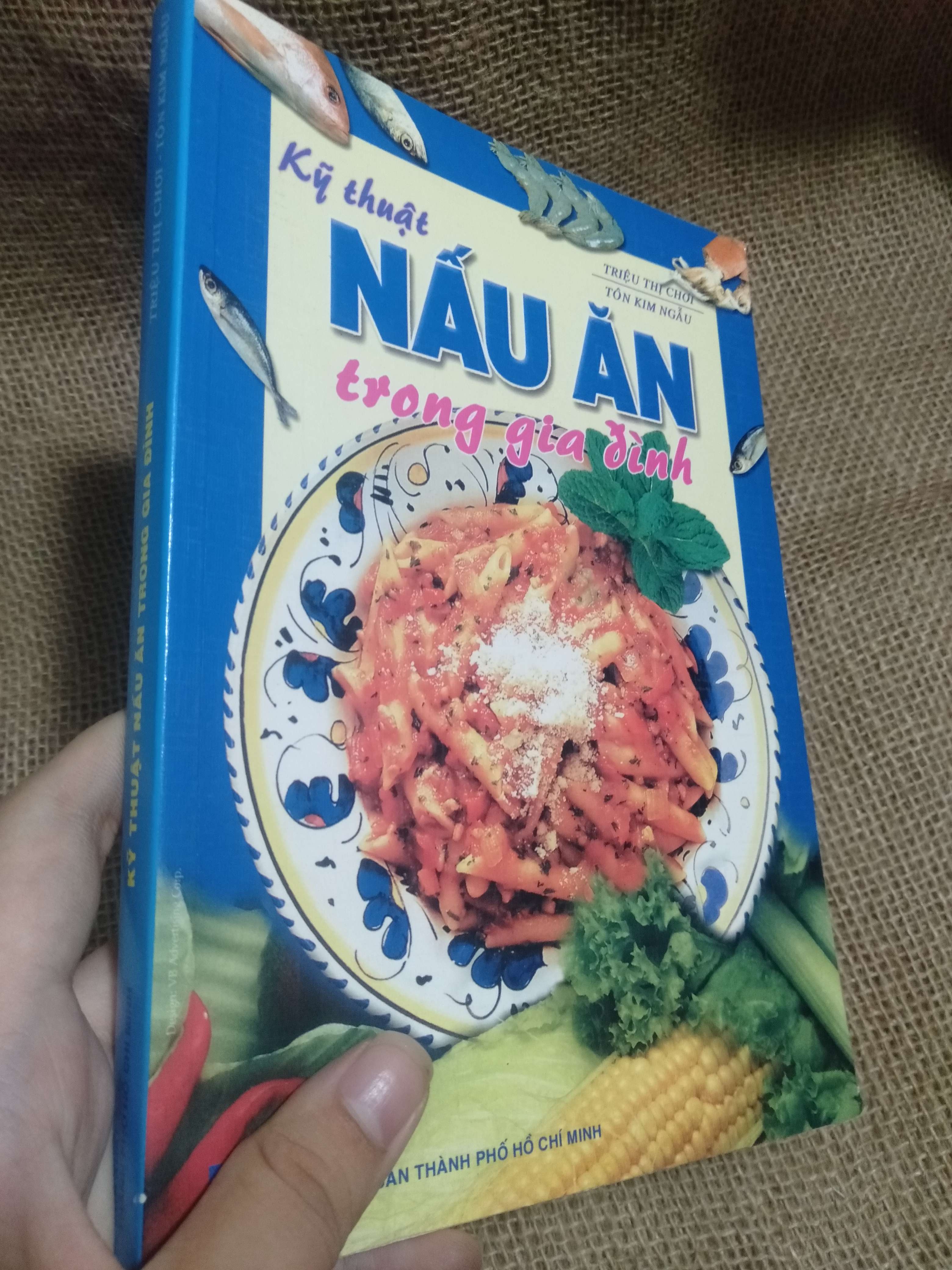 Kỹ thuật nấu ăn trong gia đình - Triệu Thị Chơi, Tôn Kim Ngẫu 2013 mới 100% (Sách kỹ năng) HLSC