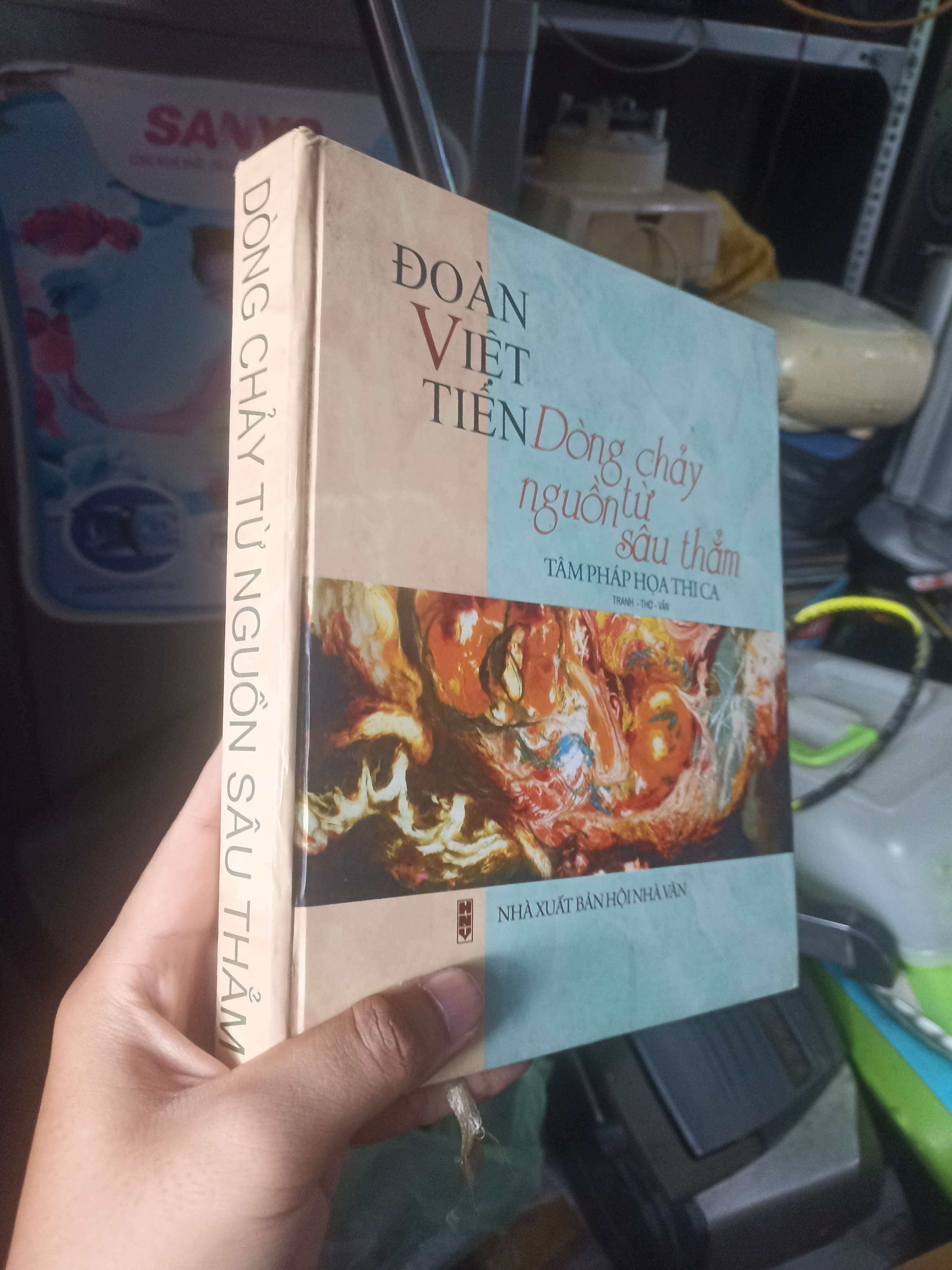 Dòng chảy từ nguồn sâu thẳm - Đoàn Việt Tiến (Sách văn học) KSX