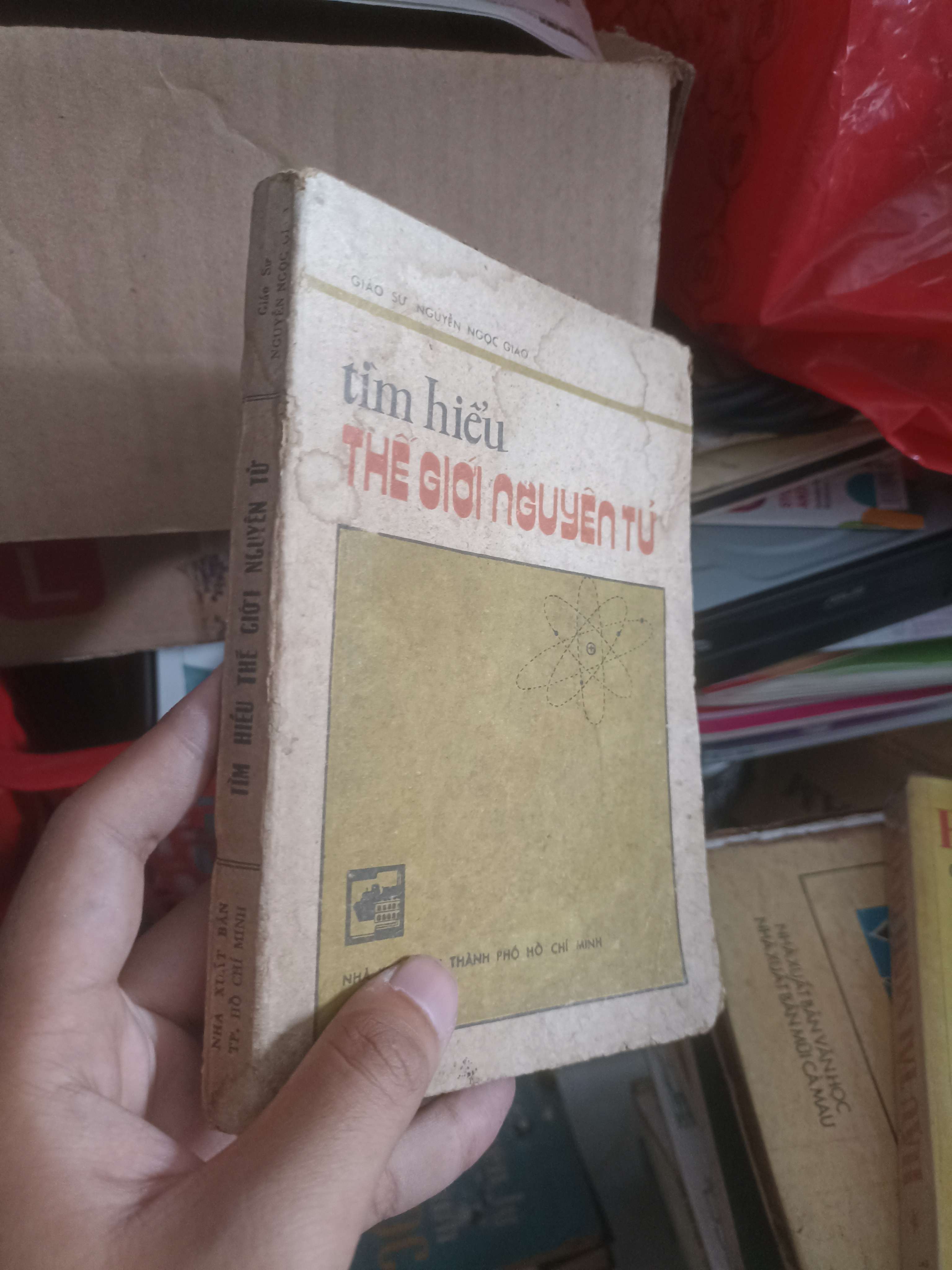 Tìm Hiểu Thế Giới Nguyên Tử - Giáo sư Nguyễn Ngọc Giao (Sách kiến thức tổng hợp) KSX