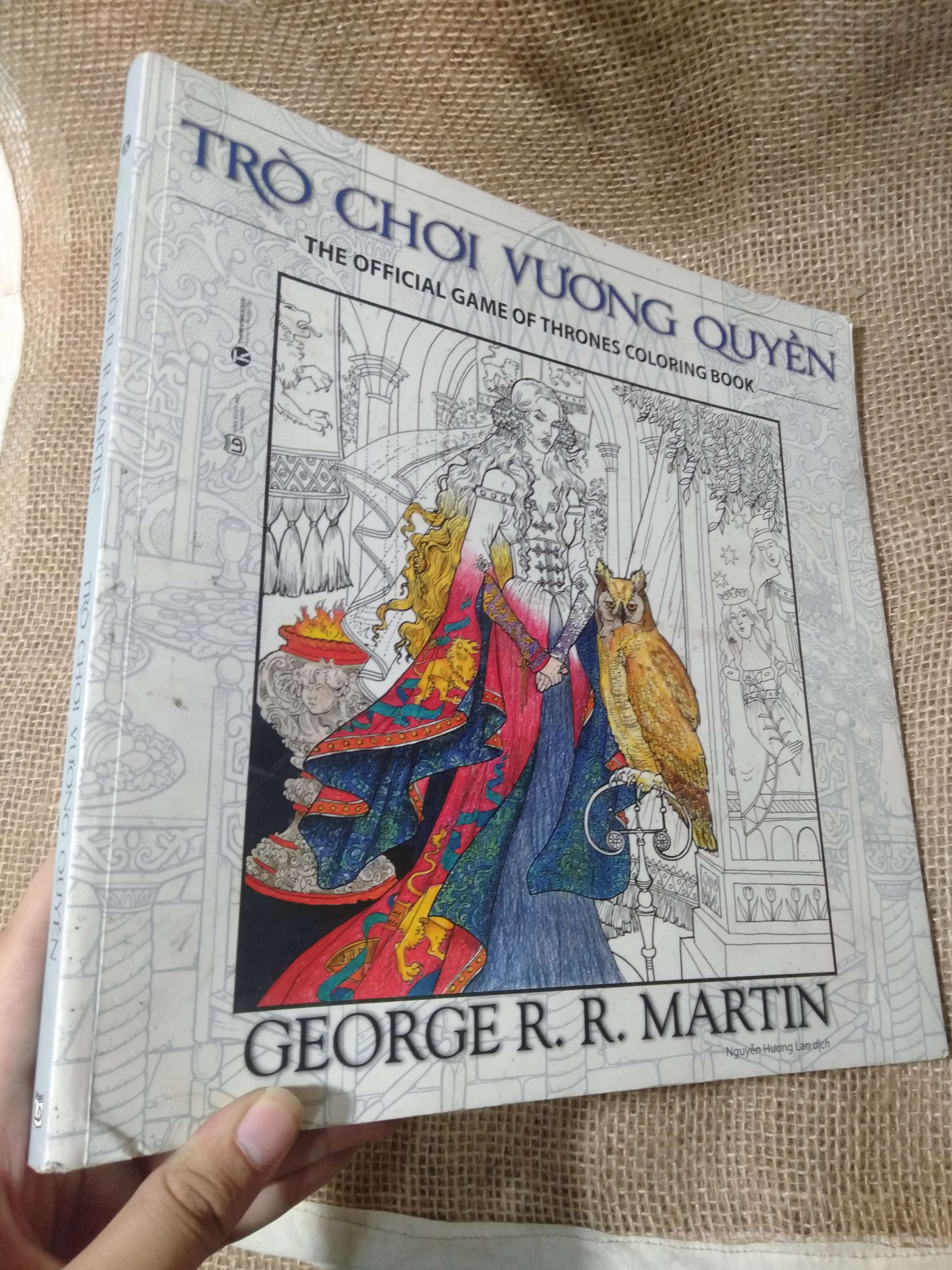 Trò chơi vương quyền (The Official Game of Thrones Coloring Book) — George R. R. Martin 2015 mới 90% có vài trang đã bị tô (Sách kiến thức tổng hợp) HLSC