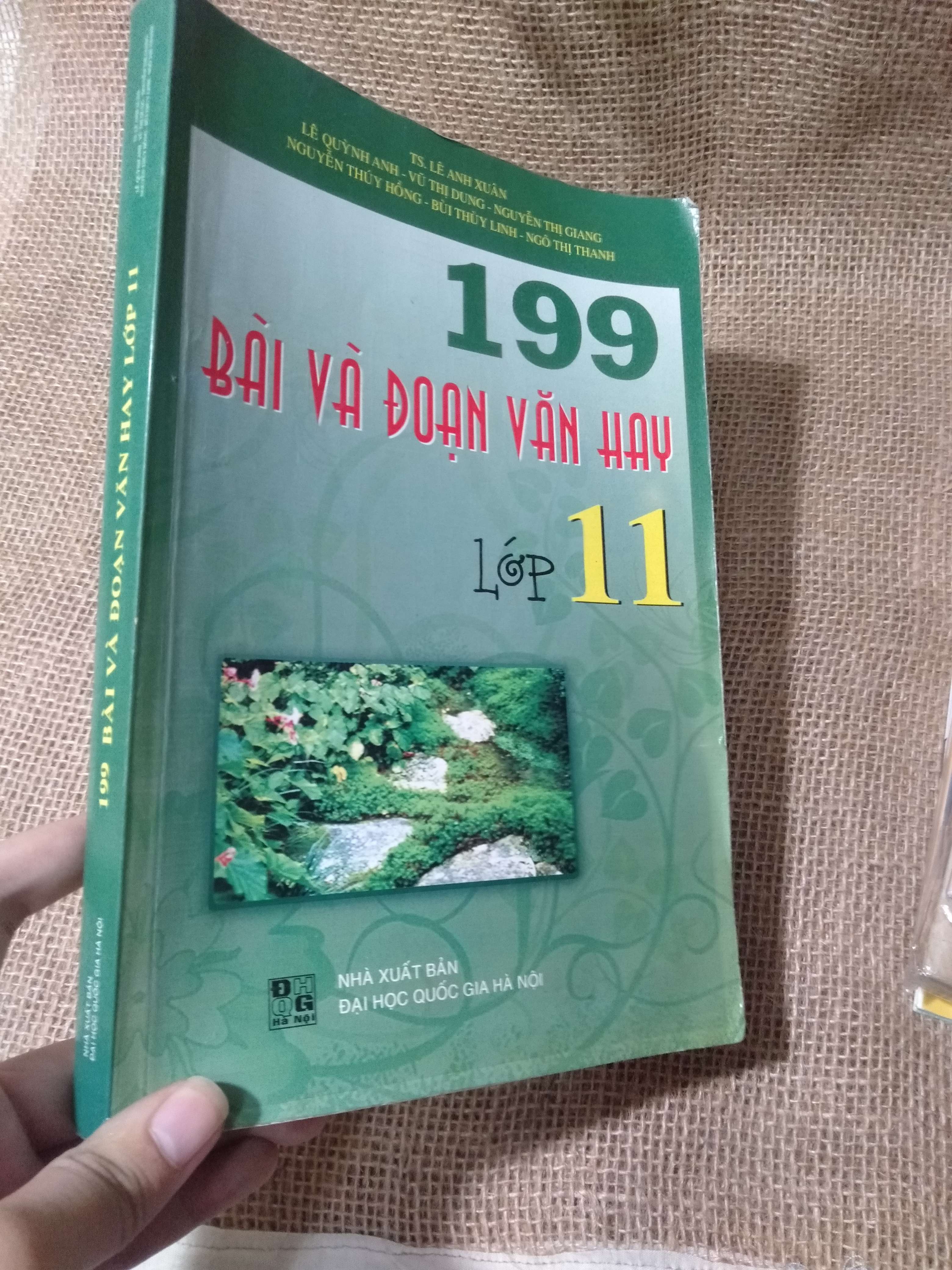 199 bài và đoạn văn hay lớp 11 — TS. Lê Anh Xuân, Lê Quỳnh Anh, Vũ Thị Dung, Nguyễn Thị Giang, Nguyễn Thúy Hồng, Bùi Thúy Linh, Ngô Thị Thanh 2009 mới 90% (Tham khảo - luyện thi) HLSC
