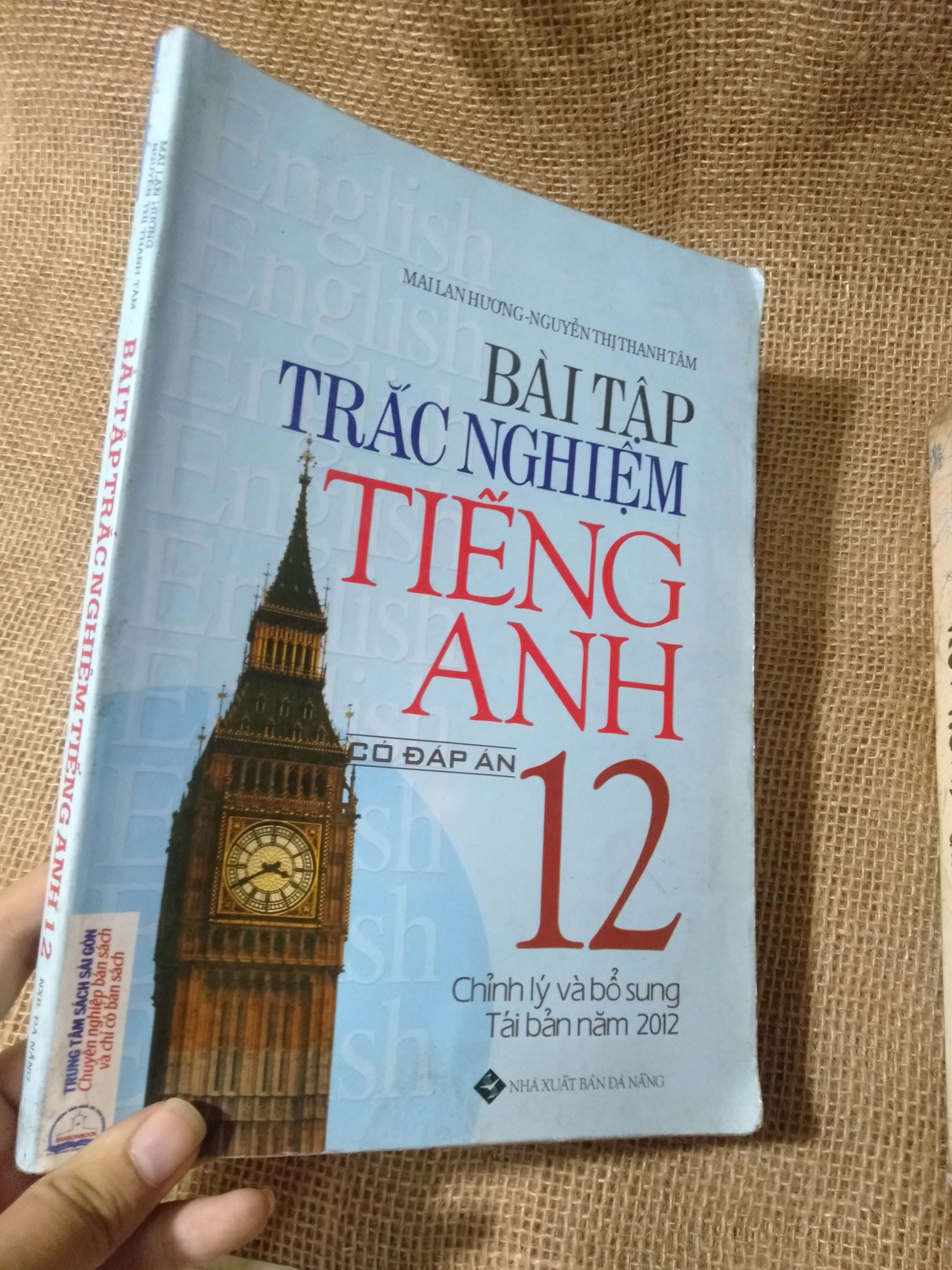 Bài tập trắc nghiệm tiếng anh 12 (Có đáp án) — Mai Lan Hương, Nguyễn Thị Thanh Tâm 2012 mới 80% ố (Sách học ngoại ngữ) HLSC