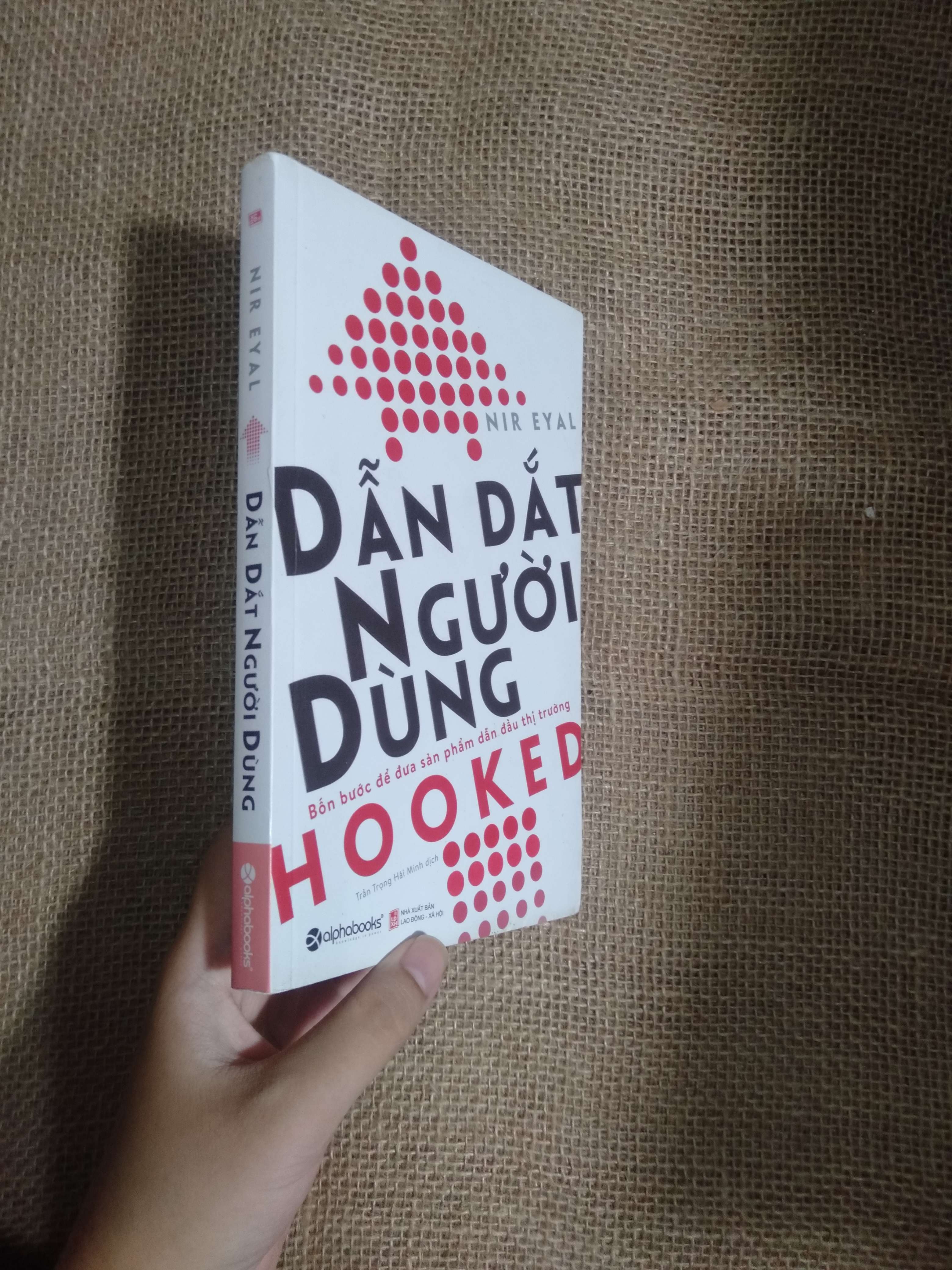 Dẫn dắt người dùng (Hooked) - Nir Eyal 2017 mới 90% bị ghi trong sách (Kinh doanh - Marketing) HCM