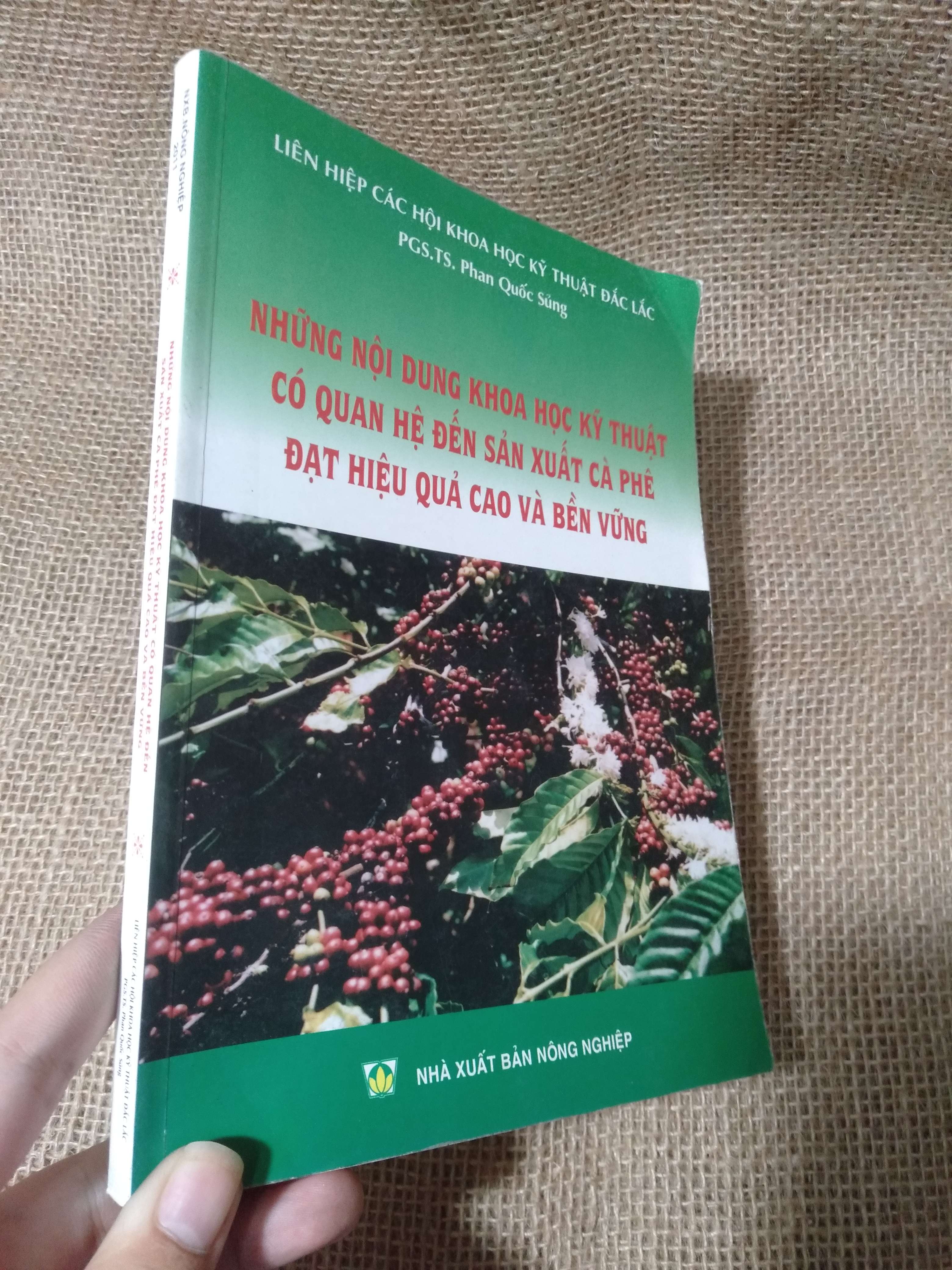 Những nội dung khoa học kỹ thuật có quan hệ đến sản xuất cà phê đạt hiệu quả cao và bền vững - Nhà xuất bản nông nghiệp 2011 mới 90% móp góc, (Kiến thức - kỹ năng cho con) HLSC
