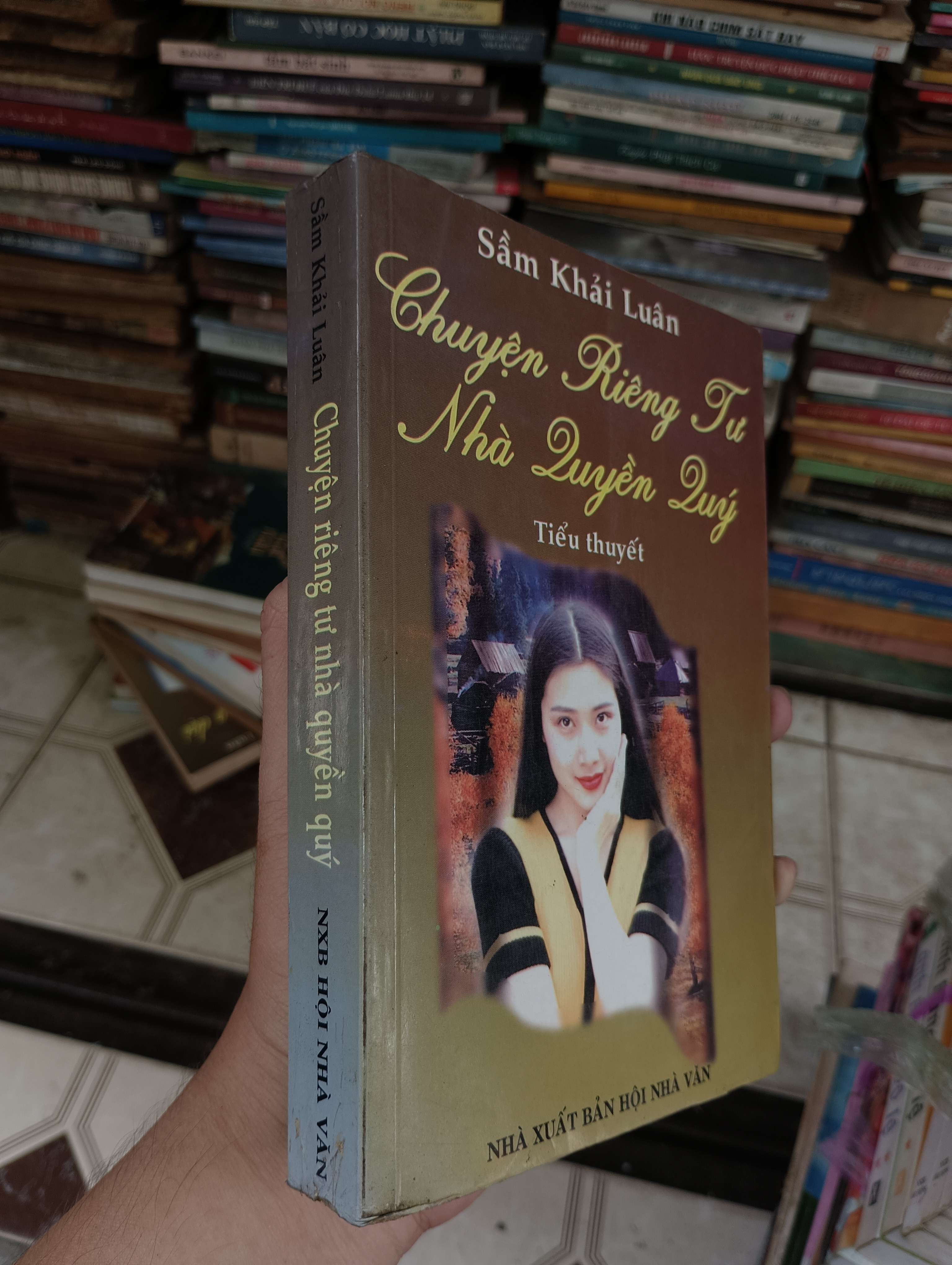 Chuyện riêng tư nhà quyền quý - Sầm Khải Luân 2004 (Tiểu Thuyết) BGB