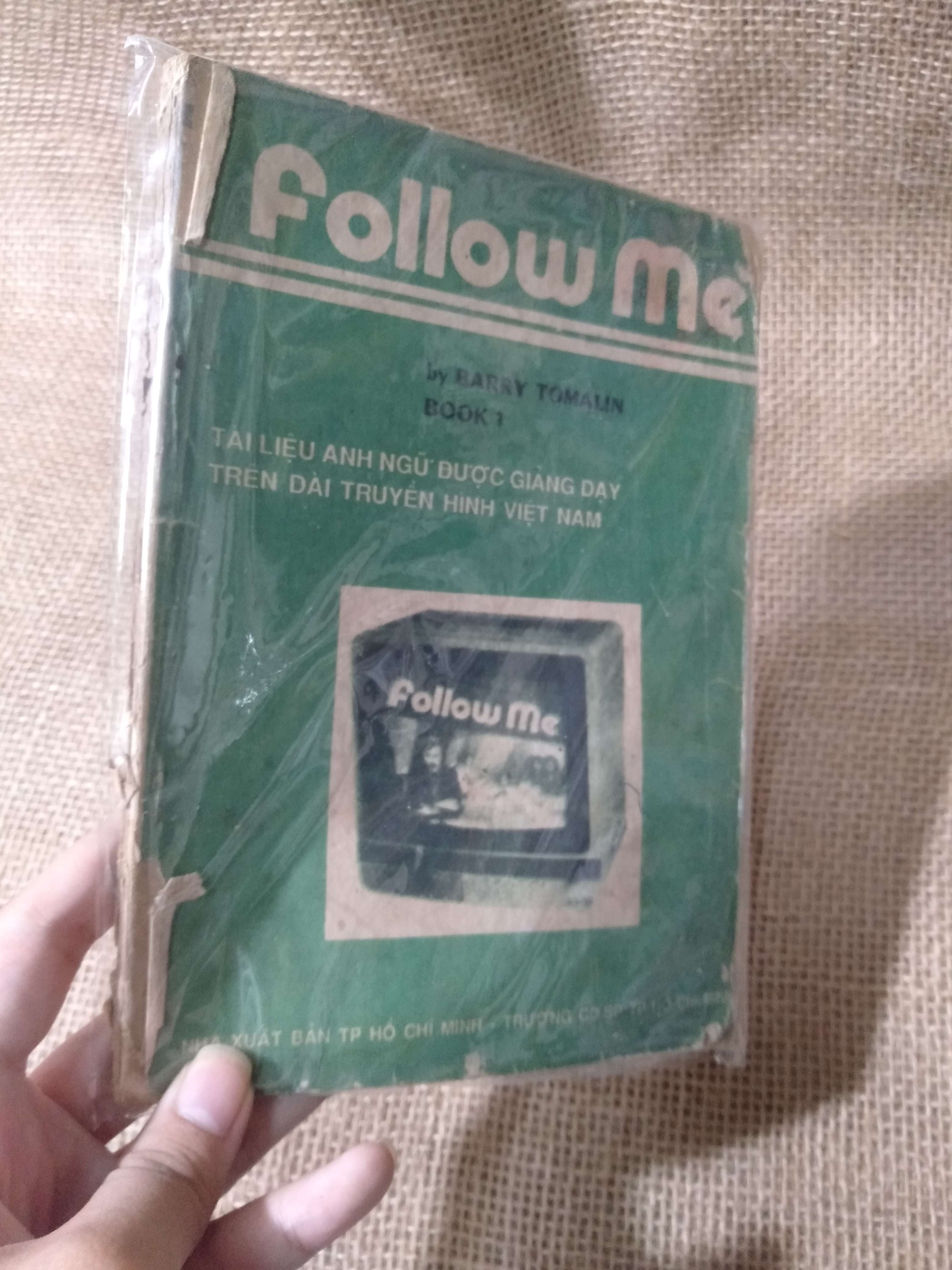 Follow Me (Book 1) - Tài liệu Anh ngữ được giảng dạy trên Đài Truyền hình Việt Nam — Barry Tomalin mới 80% ố (Sách học ngoại ngữ) HLSC