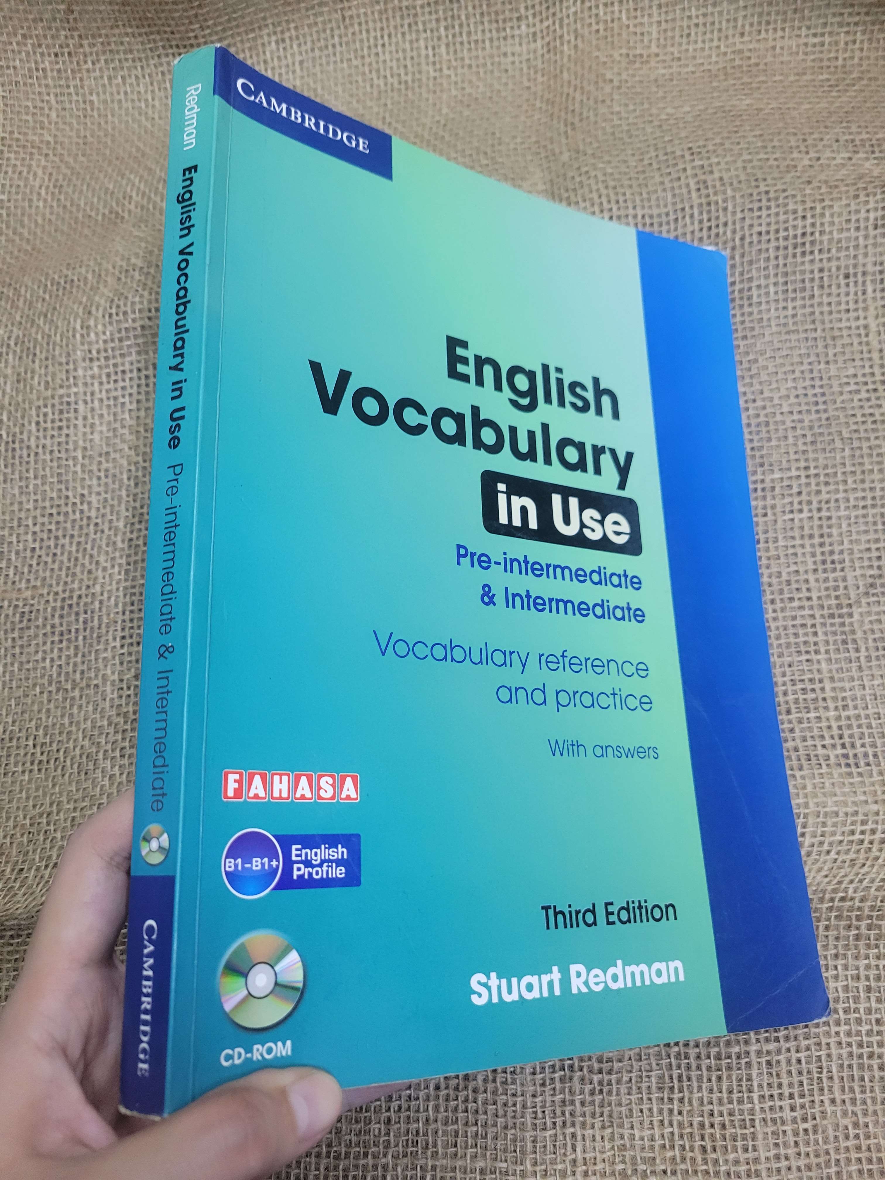 English vocabulary in use Pre-intermediate & Intermediate (không kèm CD) mới 70% bẩn bìa, ố, có chữ viết (Sách tự học tiếng Anh) HLSC