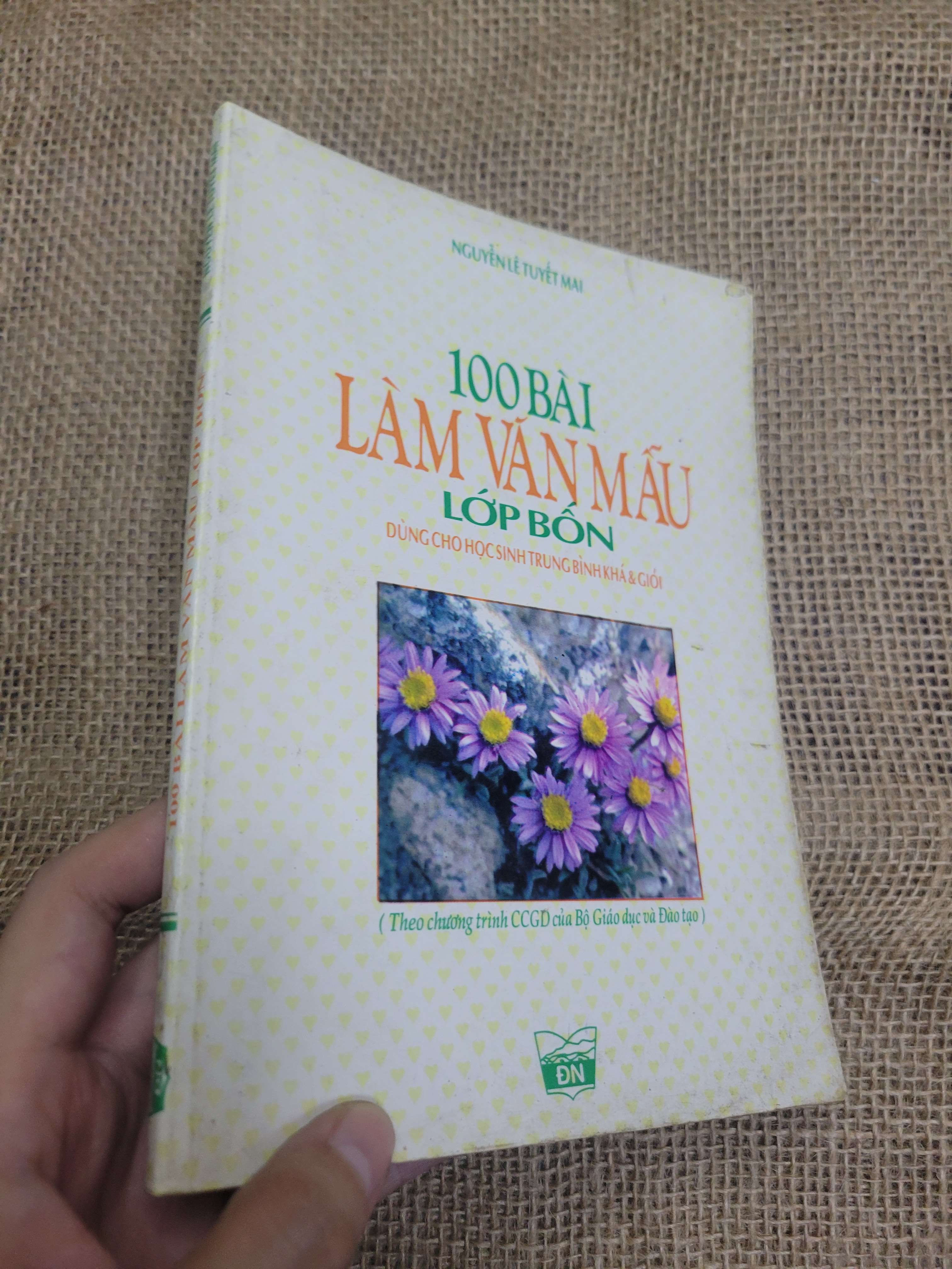 100 bài làm văn mẫu lớp bốn - Nguyễn Lê Tuyết Mai 1998 mới 80% bẩn bìa, ố (Tham khảo - luyện thi) HLSC