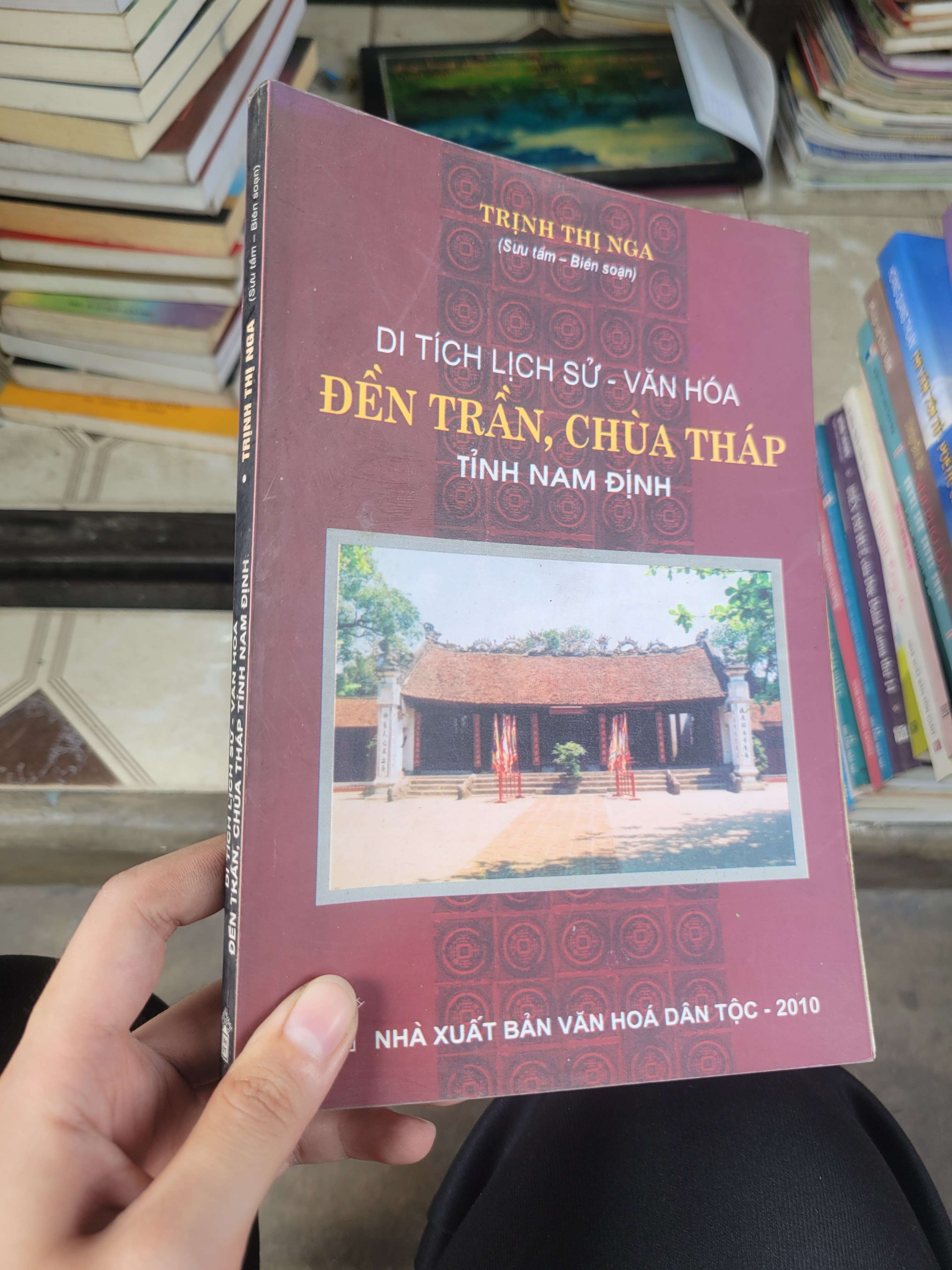 Di tích lịch sử - văn hóa đền Trần, chùa tháp tỉnh Nam Định - Trịnh Thị Nga 2010 mới 80% bẩn bìa, ố (Lịch sử Việt Nam) BGB