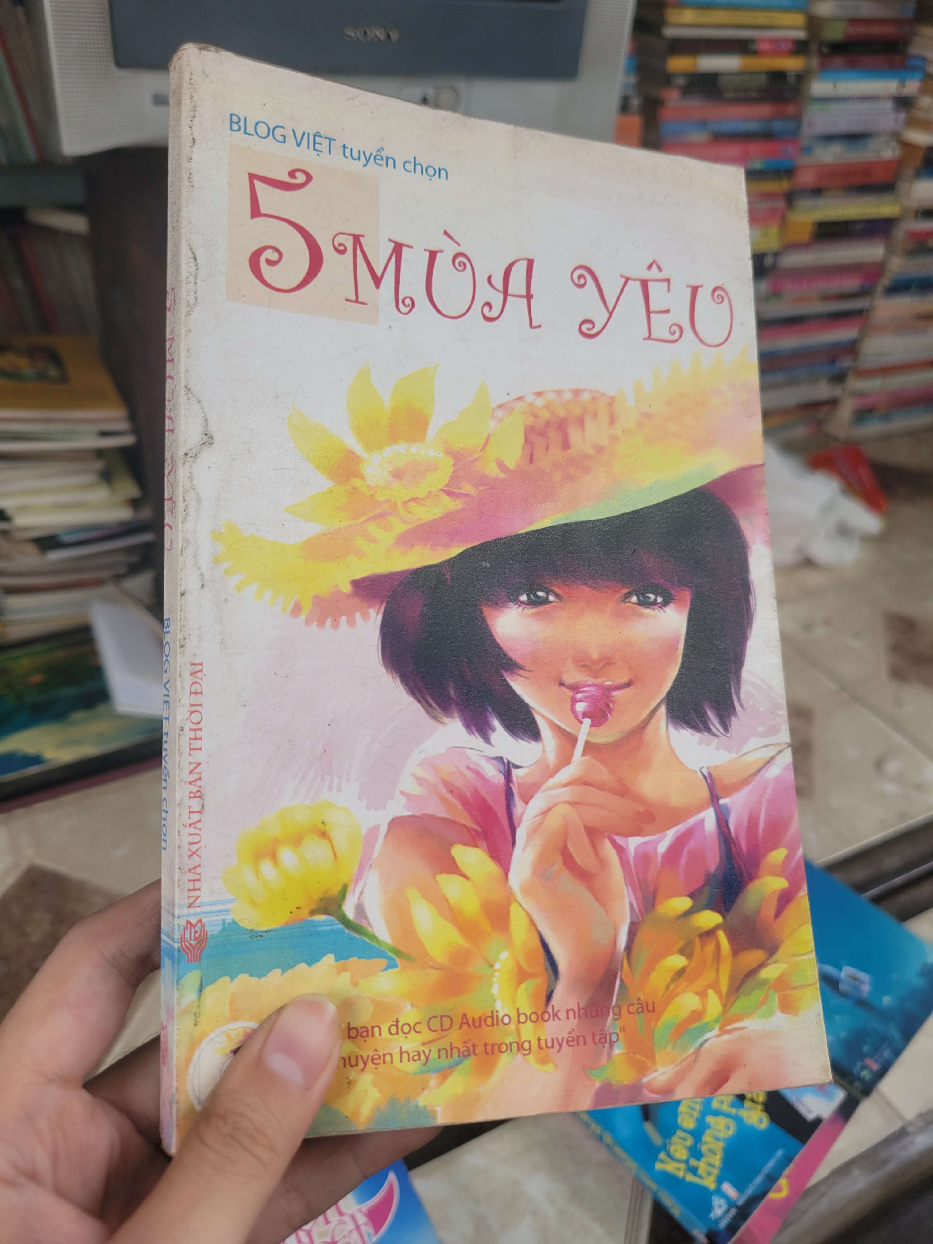5 mùa yêu - Blog Việt 2011 mới 80% bẩn bìa, ố, có chữ ký (Sách văn học) BGB