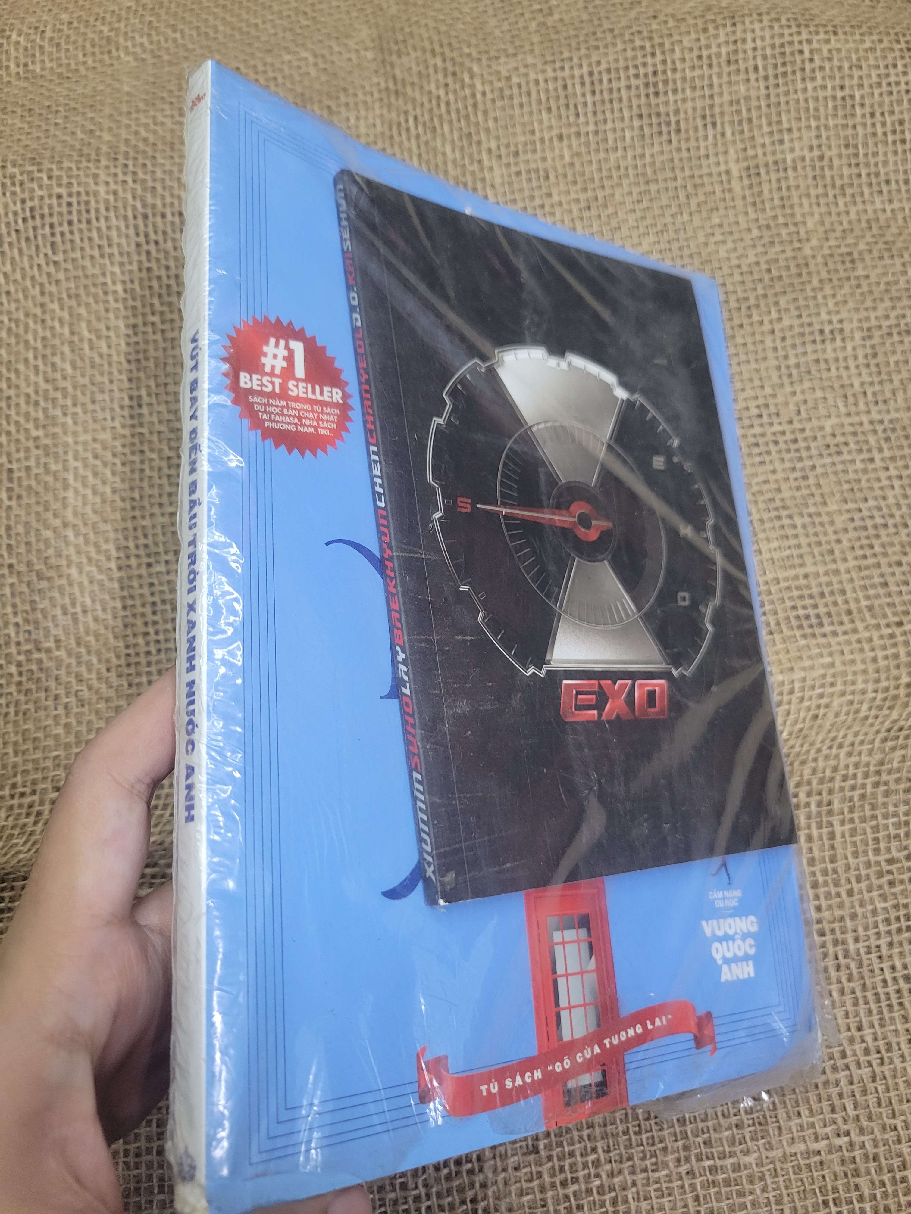 Vút bay đến bầu trời xanh nước Anh (tặng kèm sổ nhật ký thần tượng EXO) mới 80% bẩn bìa, ố (Sách văn học) HLSC