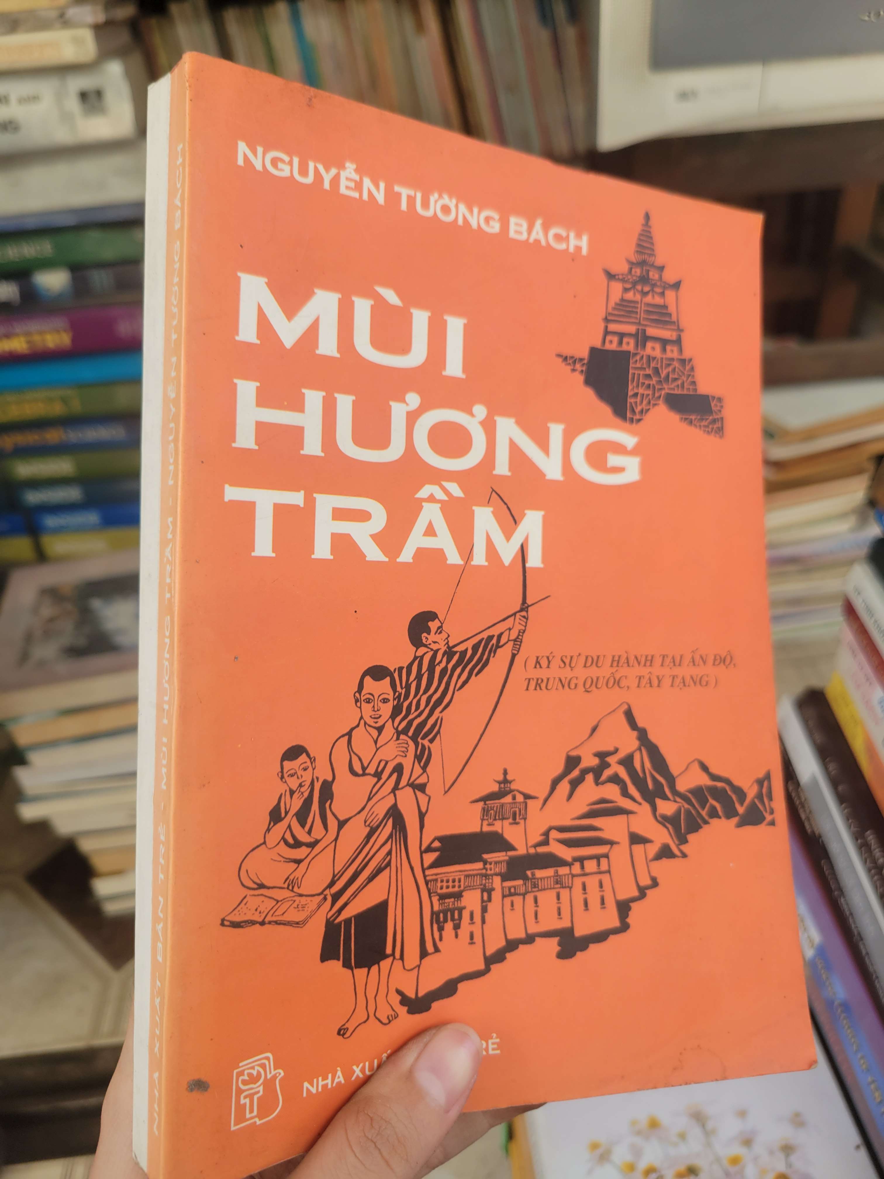 Mùi hương trầm - Nguyễn Tường Bách 2003 mới 80% bẩn bìa, ố (Sách văn học) BGB