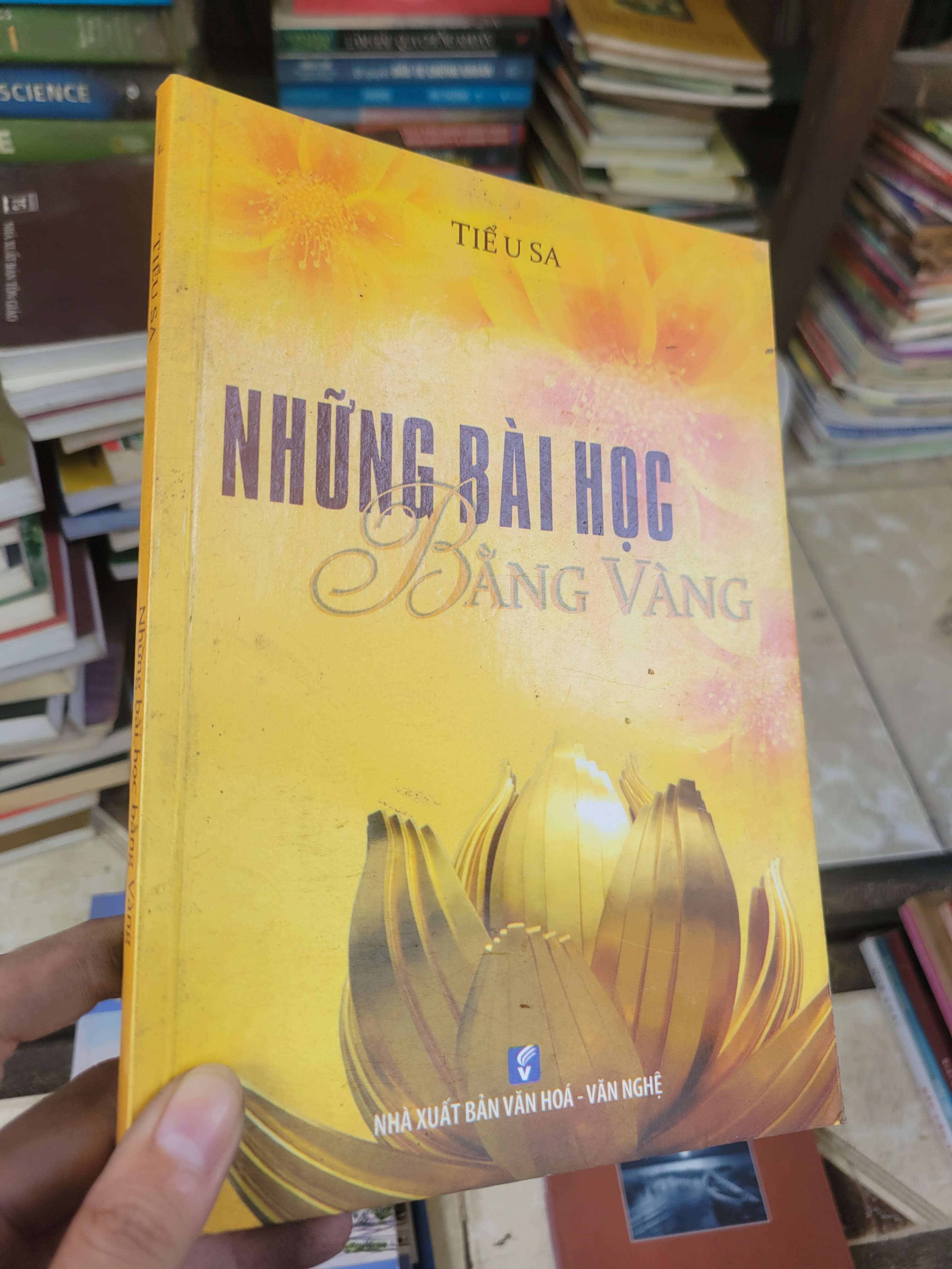 Những bài học bằng vàng - Tiểu Sa 2015 mới 80% bẩn bìa, ố (Sách tôn giáo - tâm linh) BGB