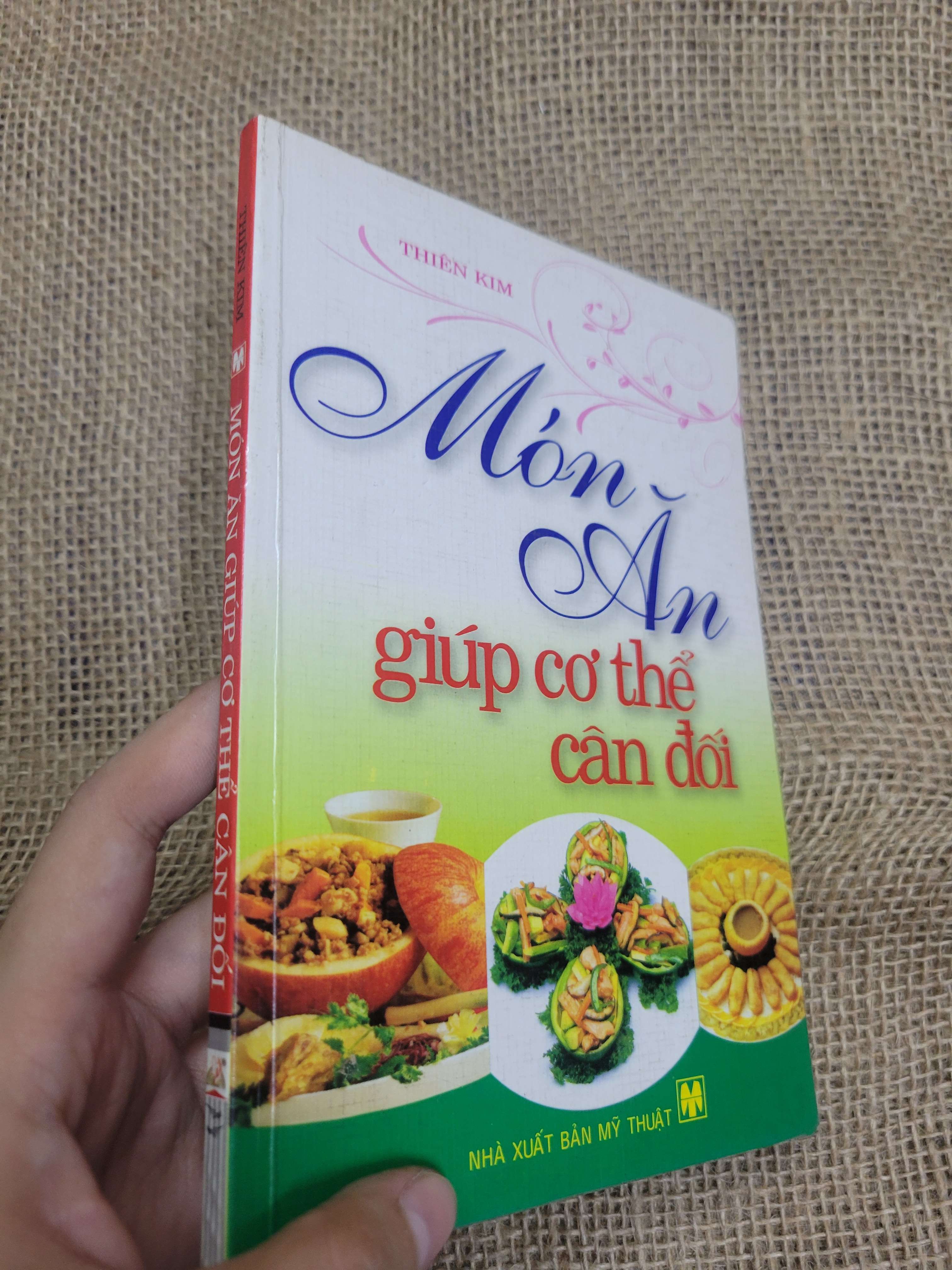Món ăn giúp cơ thế cân đối - Thiên Kim sách màu 2008 mới 80% bẩn bìa, ố (Sách kiến thức tổng hợp) HLSC