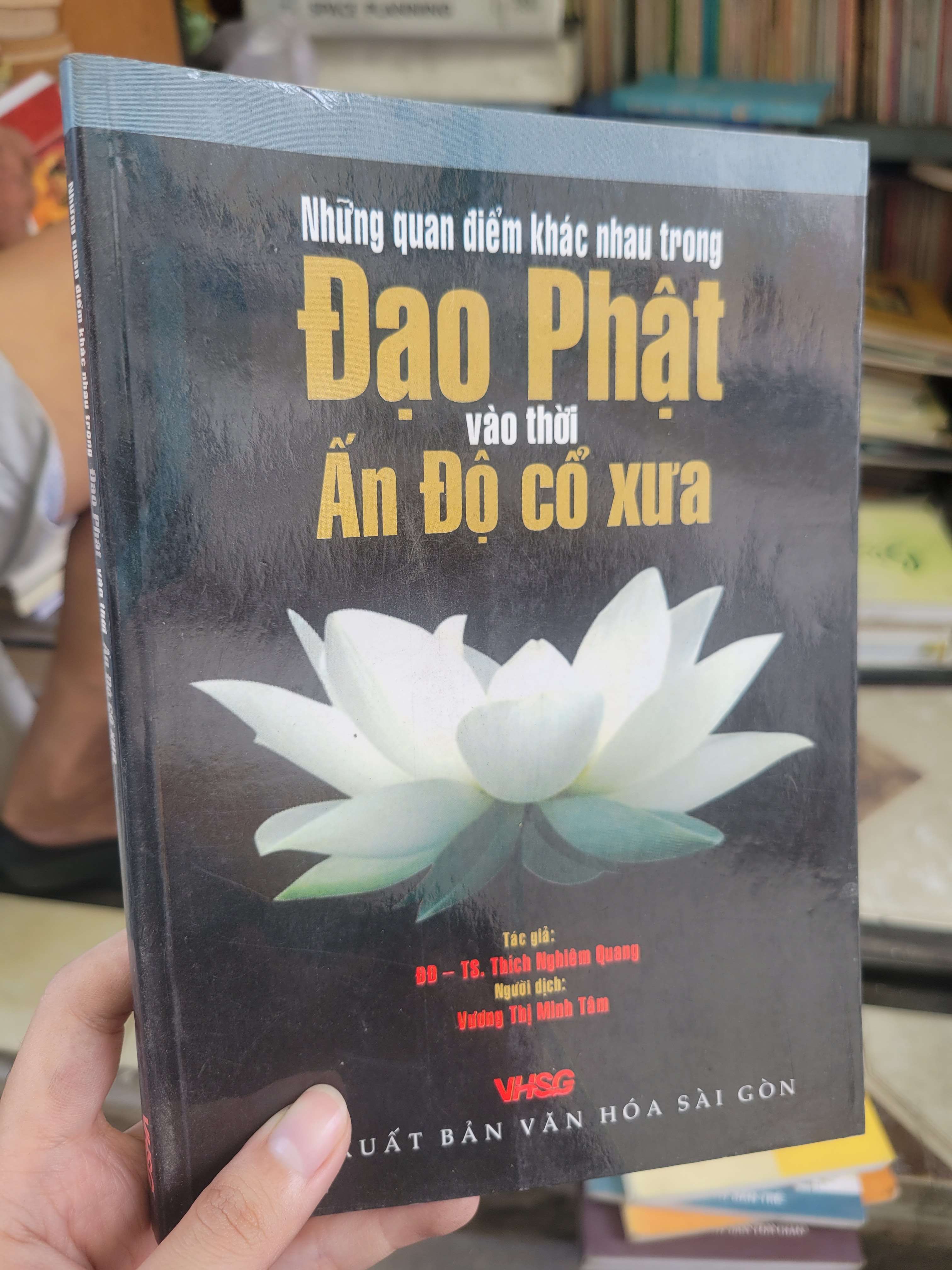 Những quan điểm khác nhau trong đạo Phật vào thời Ấn Độ cổ xưa - Thích Nghiêm Quang 2008 mới 80% bẩn bìa, ố (Sách tôn giáo - tâm linh) BGB