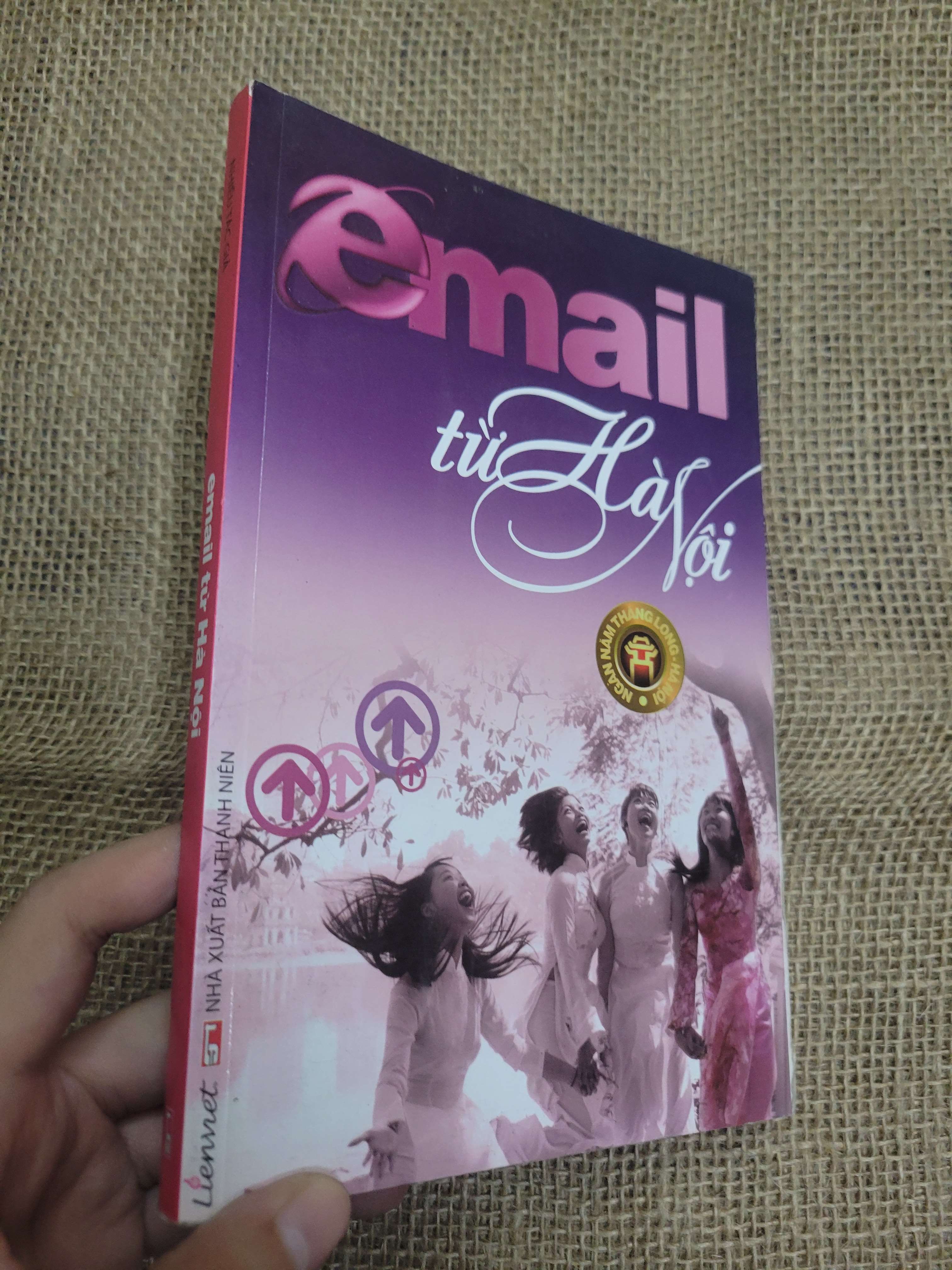 Email từ Hà Nội 2010 mới 80% bẩn bìa, ố (Sách văn học) HLSC