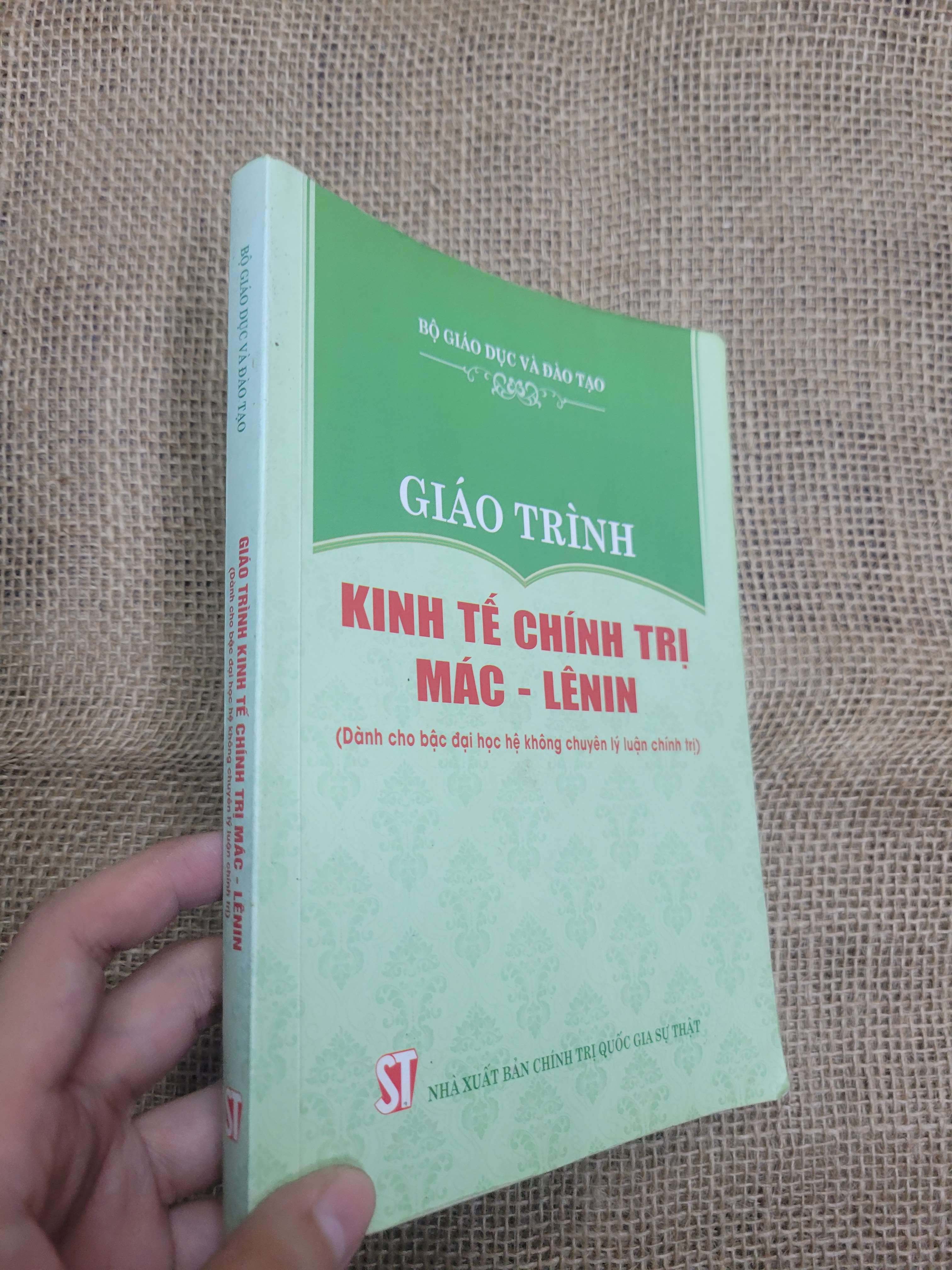 Giáo trình kinh tế chính trị Mác - Leenin 2021 mới 80% bẩn bìa, ố, có highlight (Giáo trình đại học - cao đẳng) HLSC