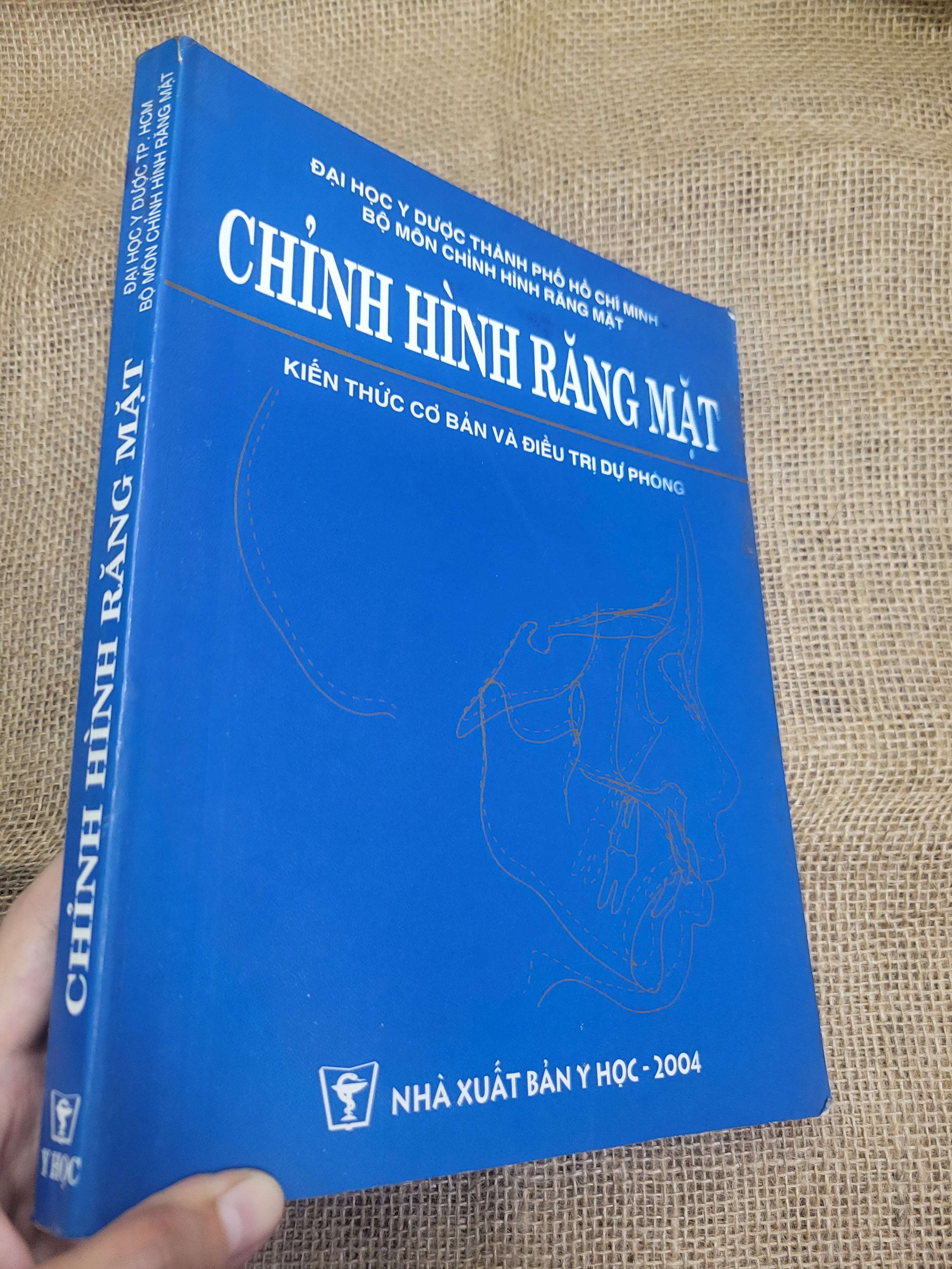 Chỉnh hình răng mặt 2004 mới 80% bẩn bìa, ố, tróc gáy (Sách Y học - Sức khỏe - Thể thao) HLSC
