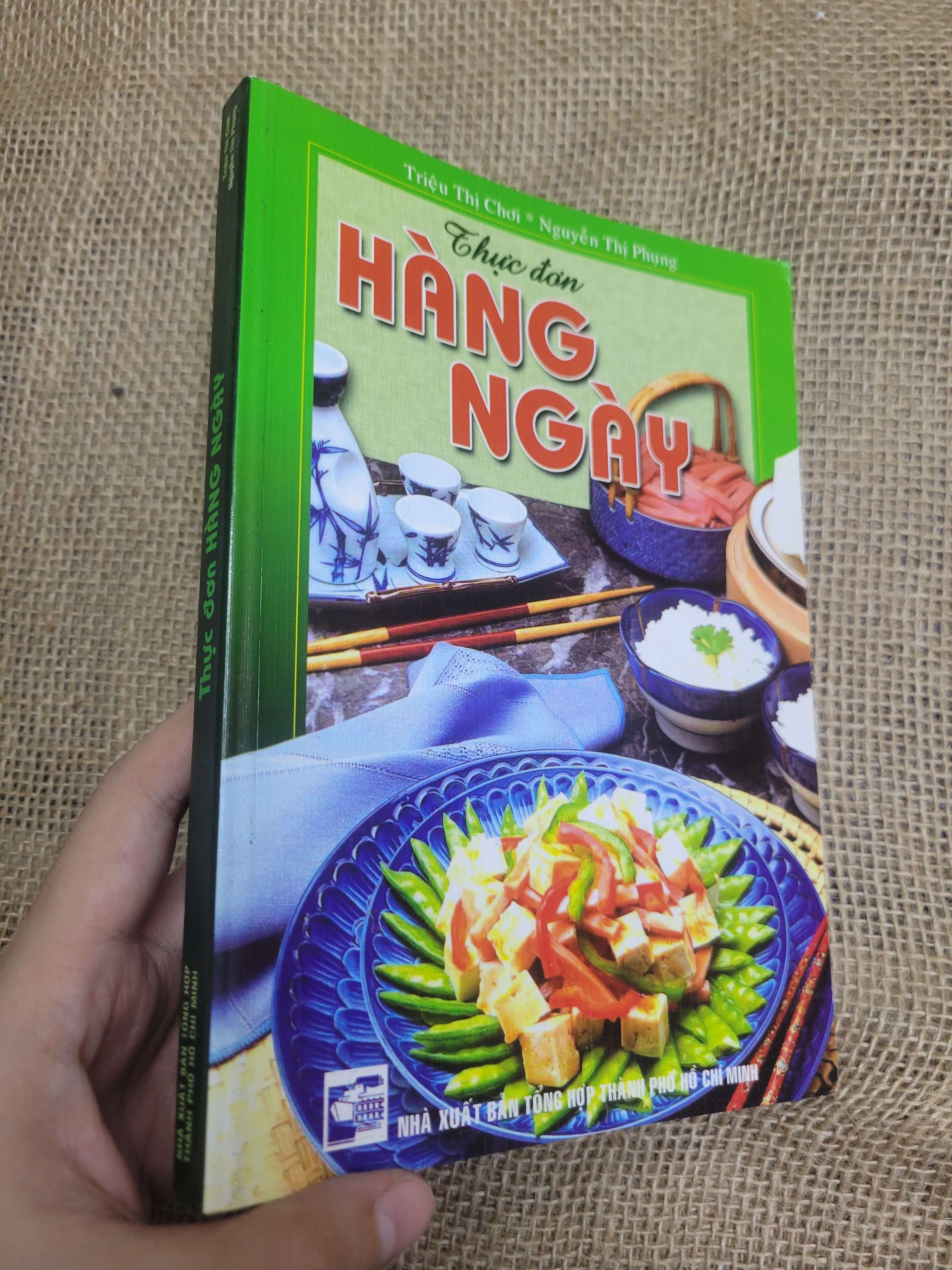 Thực đơn hàng ngày - Triệu Thị Chơi, Nguyễn Thị Phụng 2011 mới 80% bẩn bìa, ố (Sách kiến thức tổng hợp) HLSC