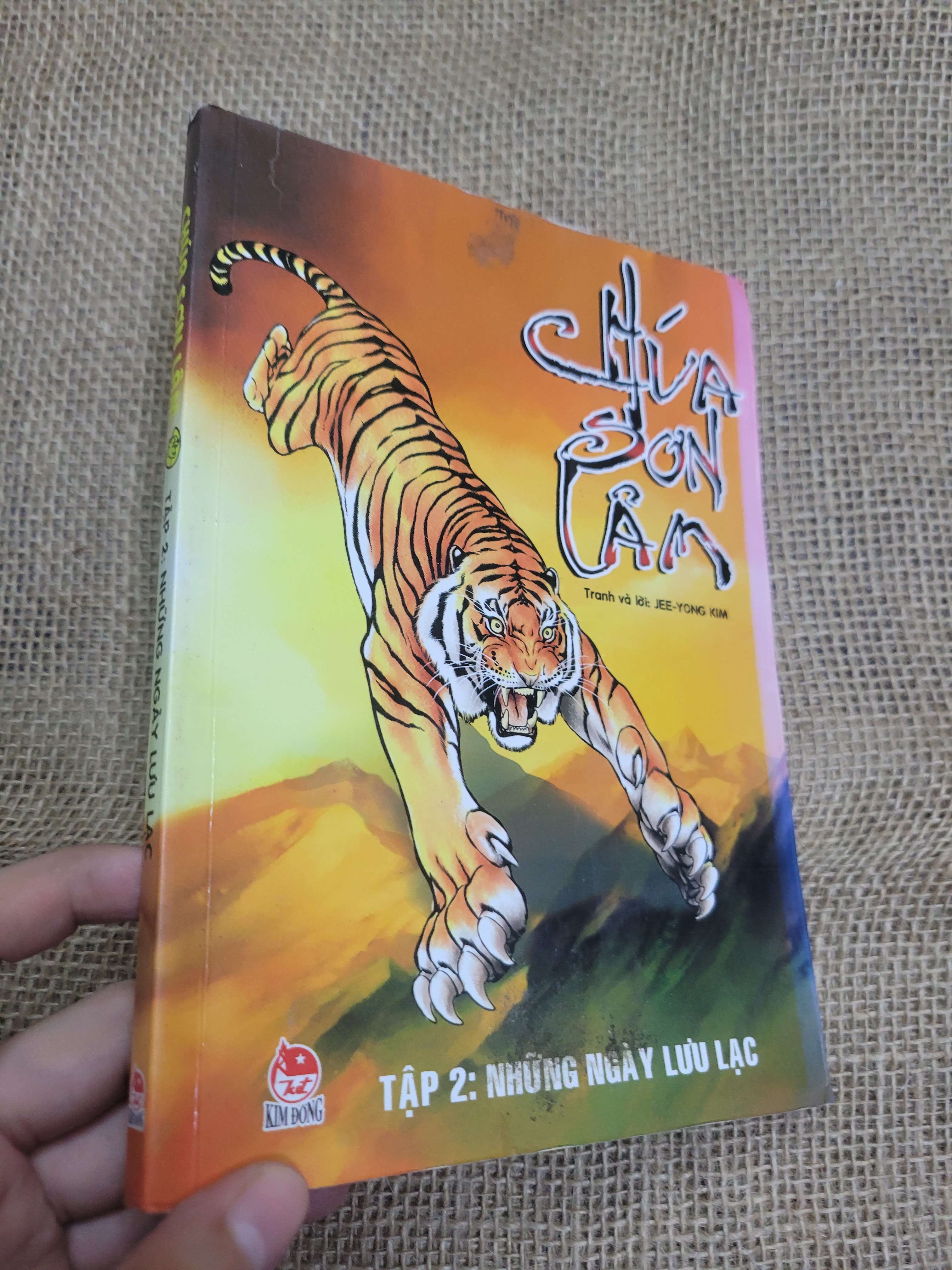 Chúa sơn lâm tập 2: Những ngày lưu lạc - Jee-Yong Kim 2011 mới 70% bẩn bìa, ố, bị ẩm (Truyện tranh ) HLSC