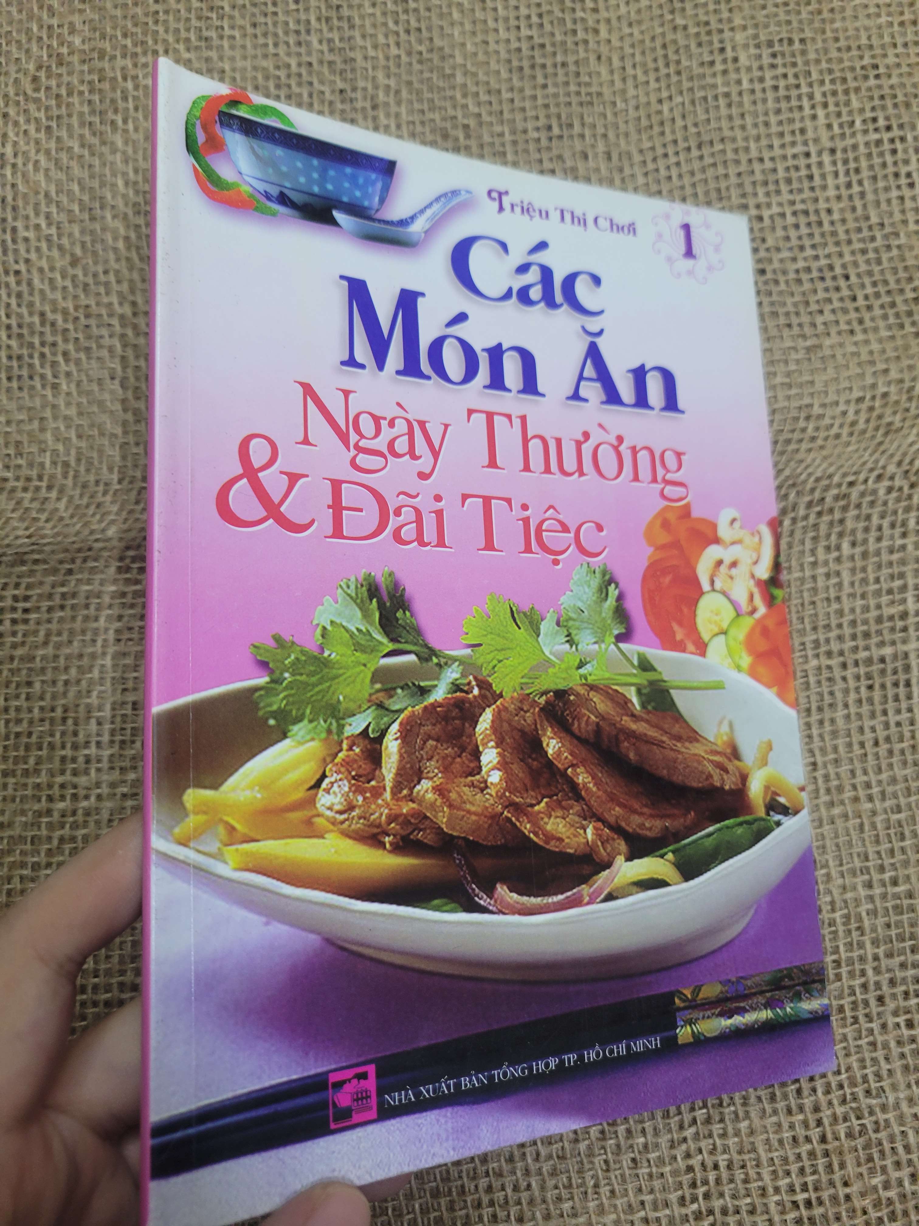 Các món ăn ngày thường & đãi tiệc 1 - Triệu Thị Chơi sách màu 2008 mới 80% bẩn bìa, ố (Sách kiến thức tổng hợp) HLSC