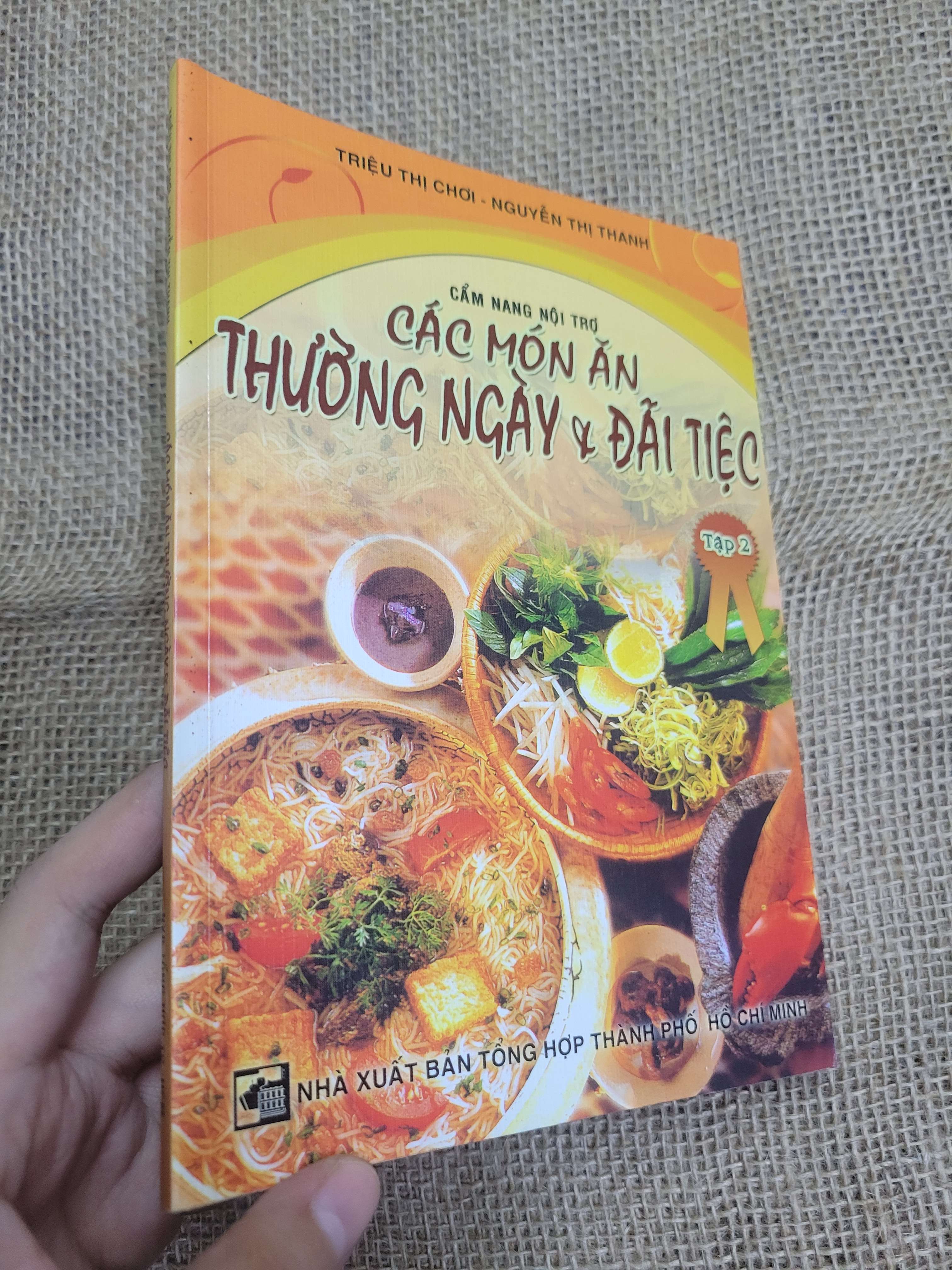 Cẩm nang nội trợ Các món ăn thường ngày & đãi tiệc - Triệu Thị Chơi, Nguyễn Thị Thanh 2008 mới 80% bẩn bìa, ố (Sách kiến thức tổng hợp) HLSC
