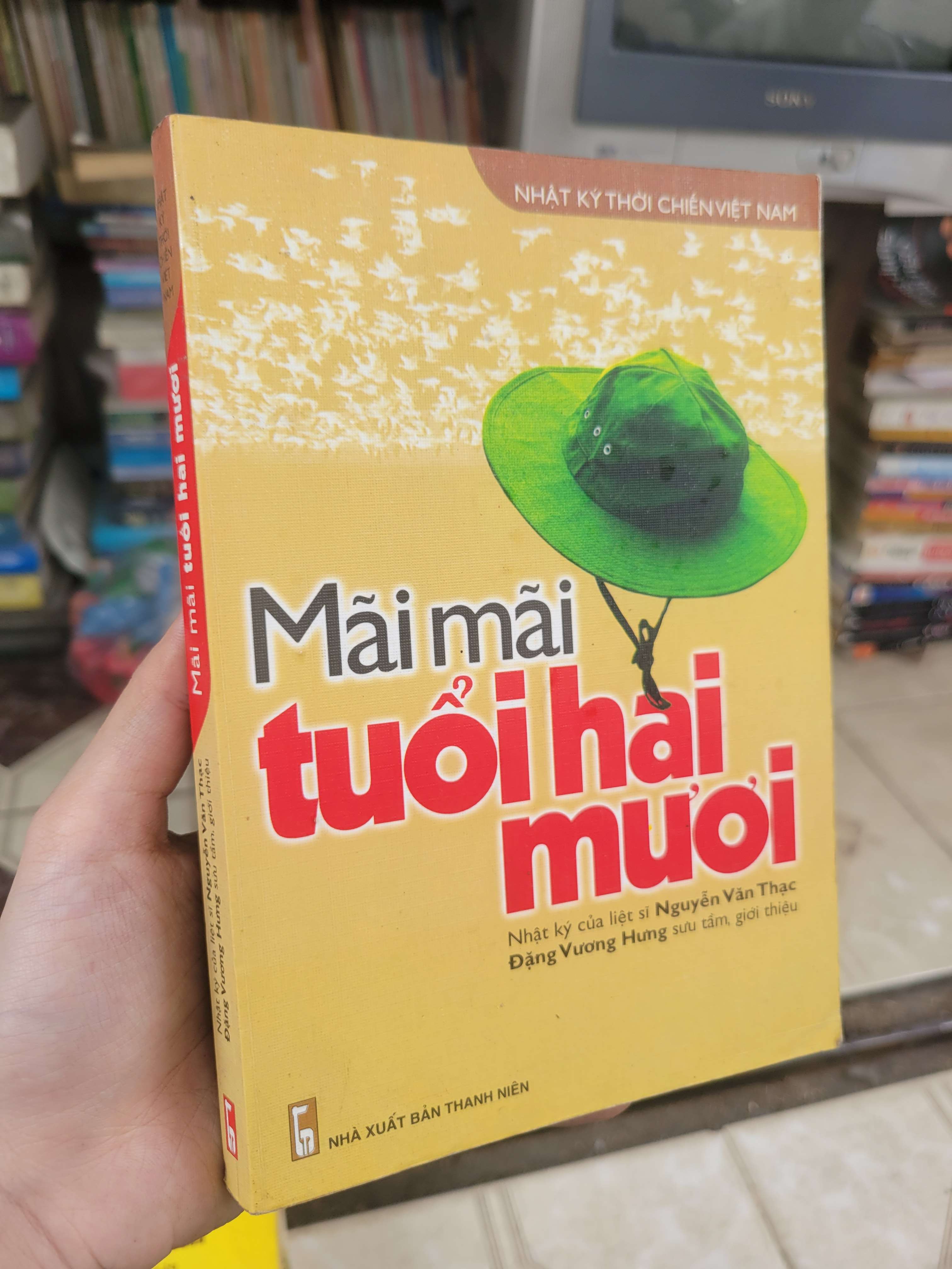Mãi mãi tuổi hai mươi - Đặng Vương Hưng 2005 mới 80% ố, bẩn bìa (Sách văn học) BGB