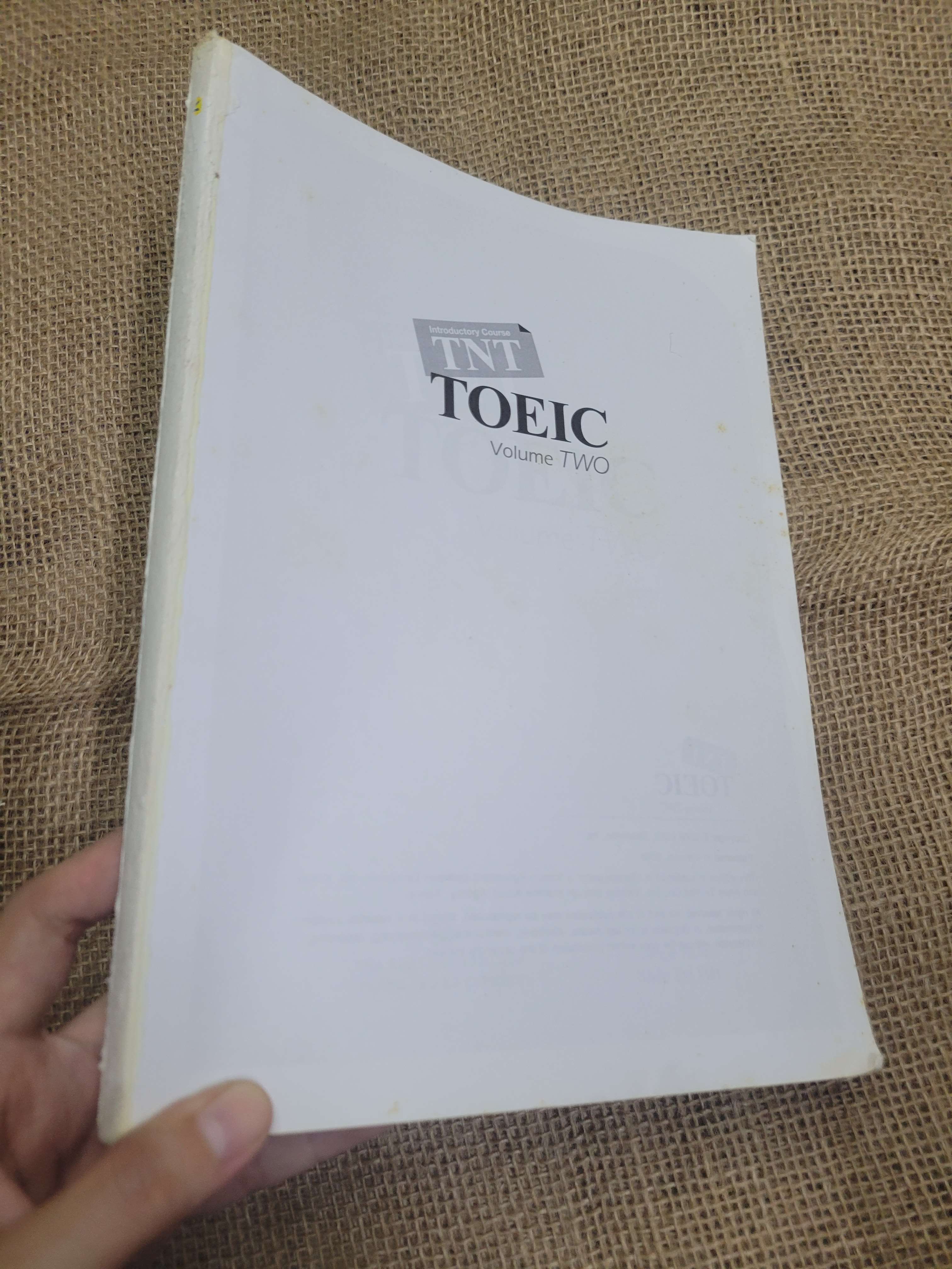 Toeic volume two 2009 mới 70% mất bìa, ố (Sách tự học tiếng Anh) HLSC