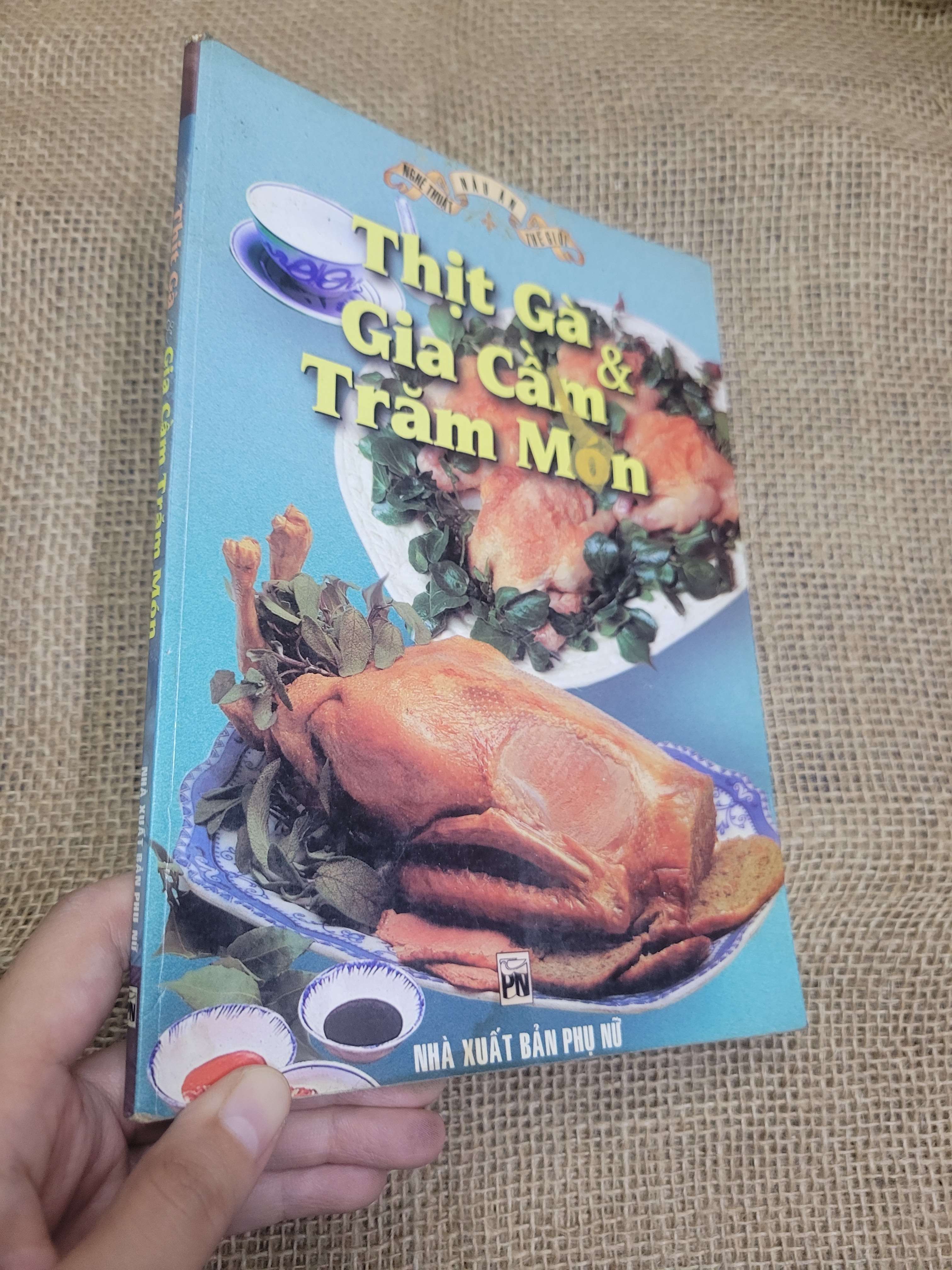Thịt gà & gia cầm trăm món sách màu 2001 mới 80% bẩn bìa, ố, tróc gág (Sách kiến thức tổng hợp) HLSC