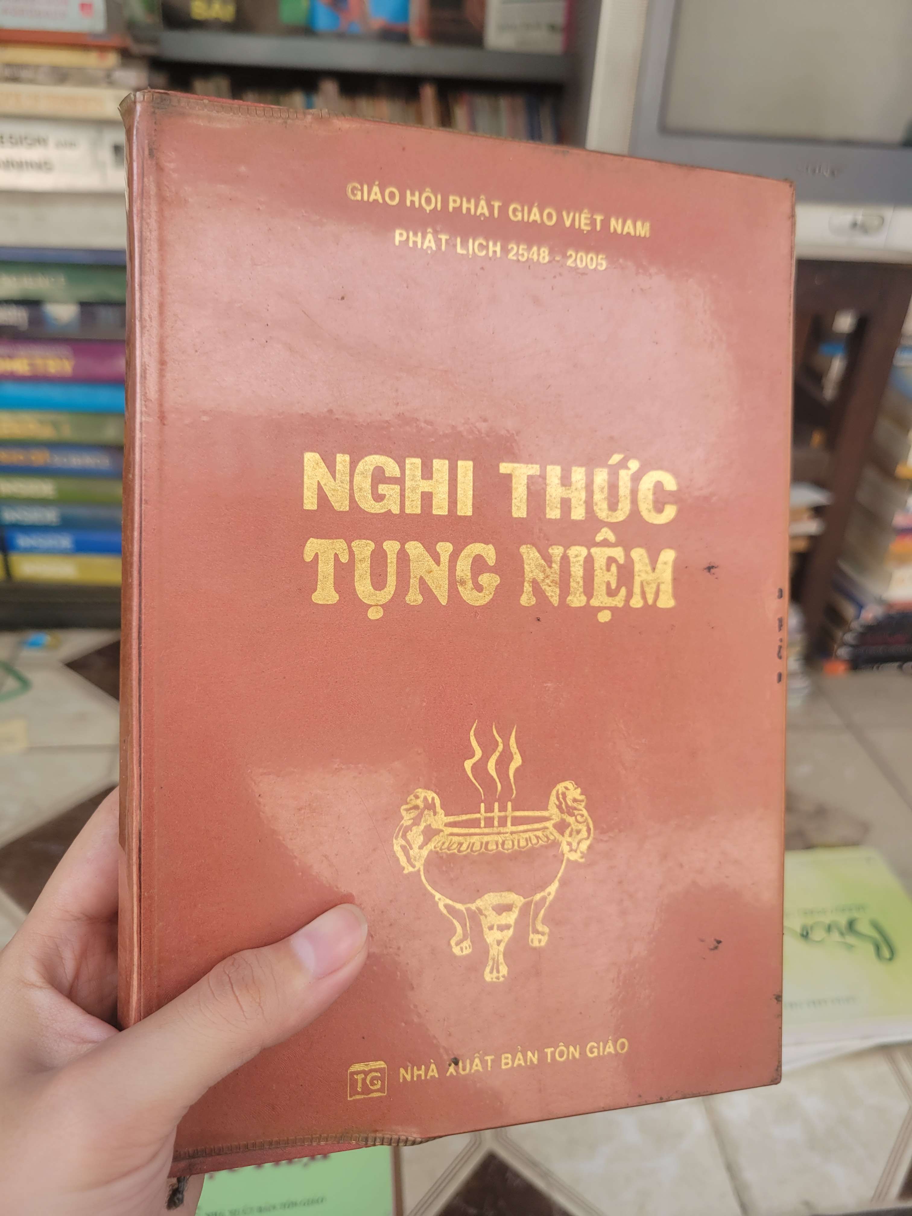 Nghi thức tụng niệm bìa cứng 2005 mới 80% bẩn bìa, ố, bung gáy nhẹ (Sách tôn giáo - tâm linh) BGB