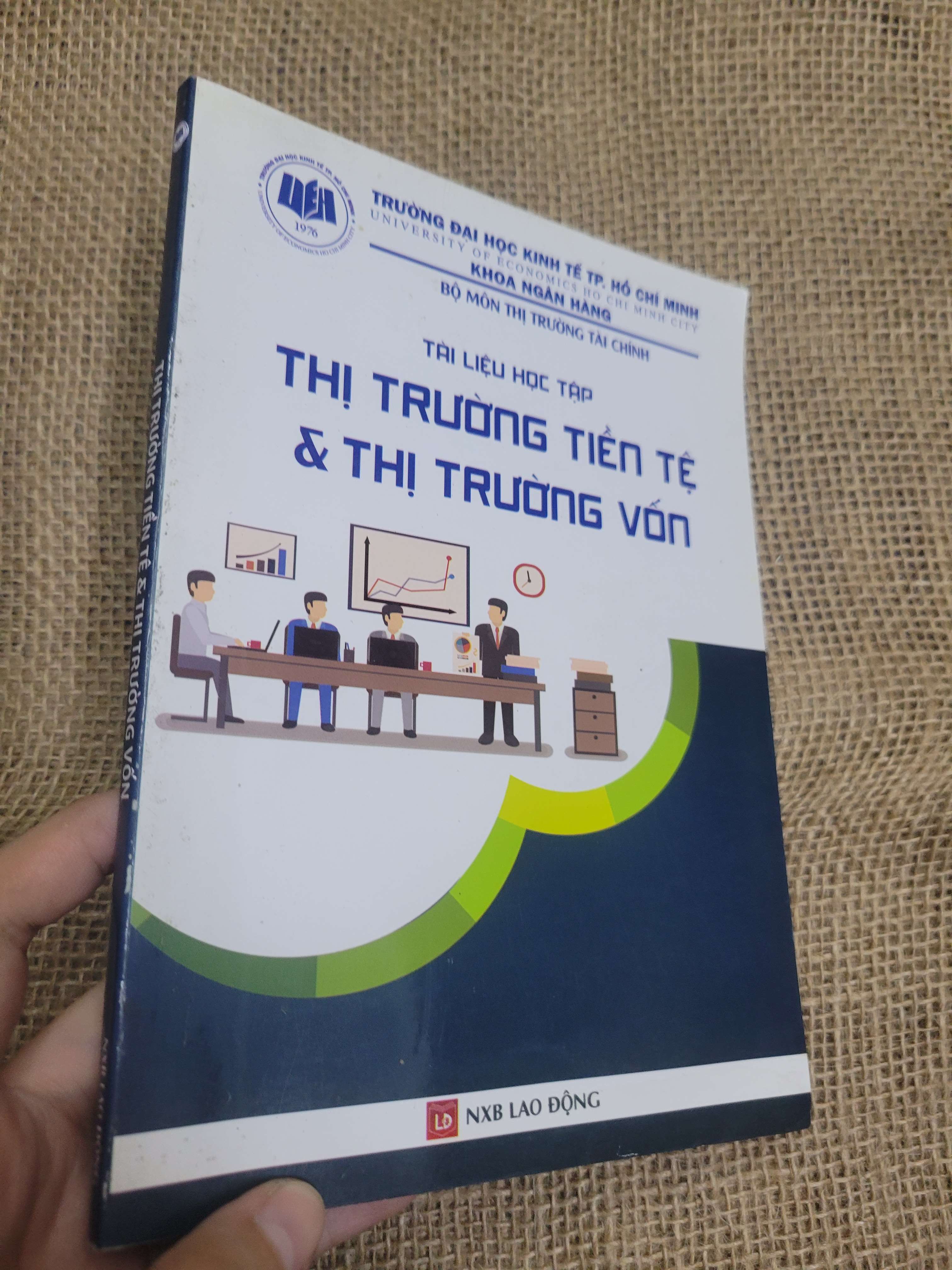 Tài liệu học tập Thị trường tiền tệ & thị trường vốn 2019 mới 70% bẩn bìa, ố, highlight (Giáo trình đại học - cao đẳng) HLSC