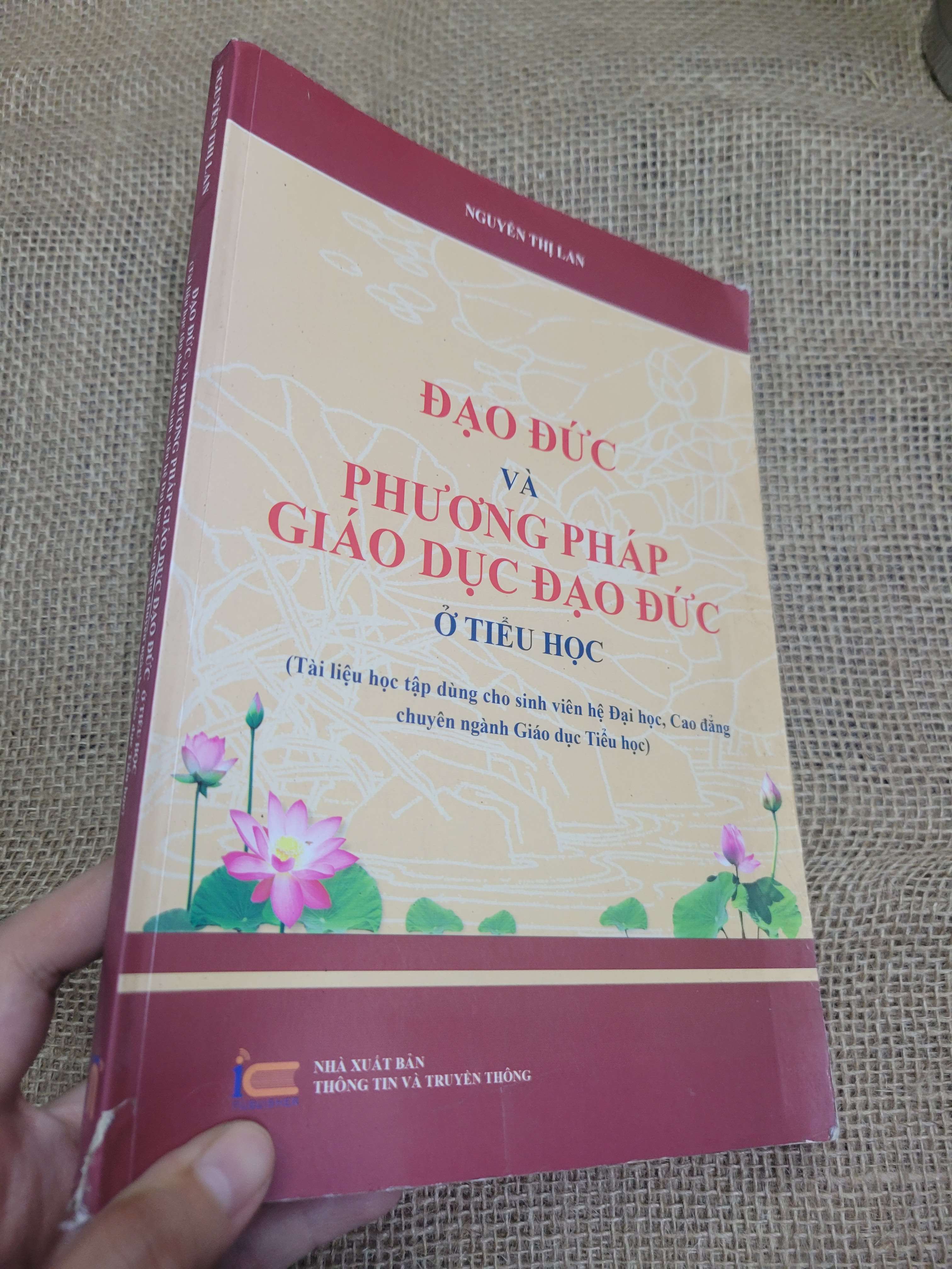 Đạo đức và phương pháp giáo dục đạo đức ở tiểu học - Nguyễn Thị Lan 2015 mới 70% bẩn bìa, ố, tróc gáy (Giáo trình đại học - cao đẳng) HLSC
