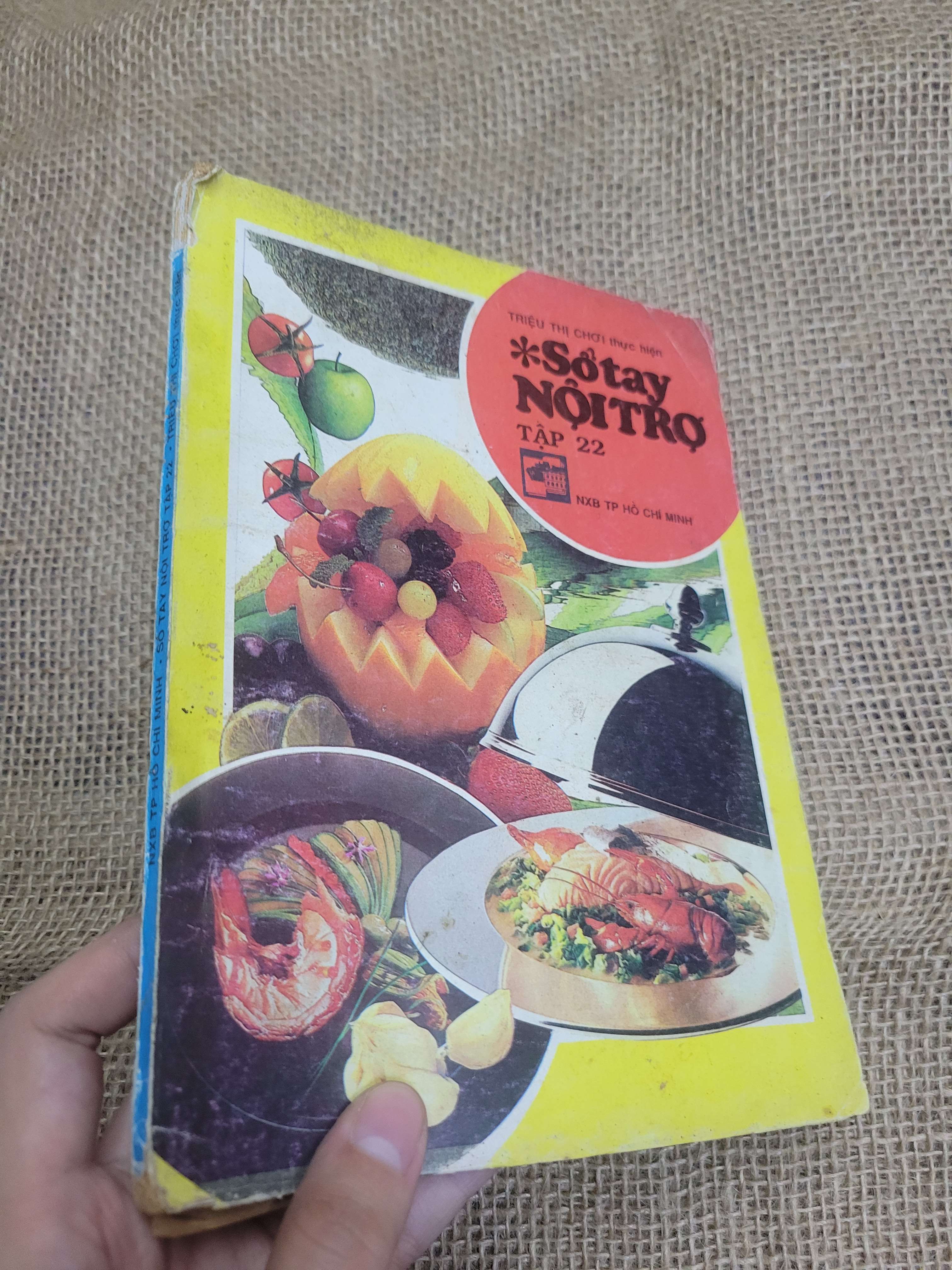 Sổ tay nội trợ tập 22 - Triệu Thị Chơi 1992 mới 60% bẩn bìa, ố, rách bìa, tróc gáy (Sách kiến thức tổng hợp) HLSC