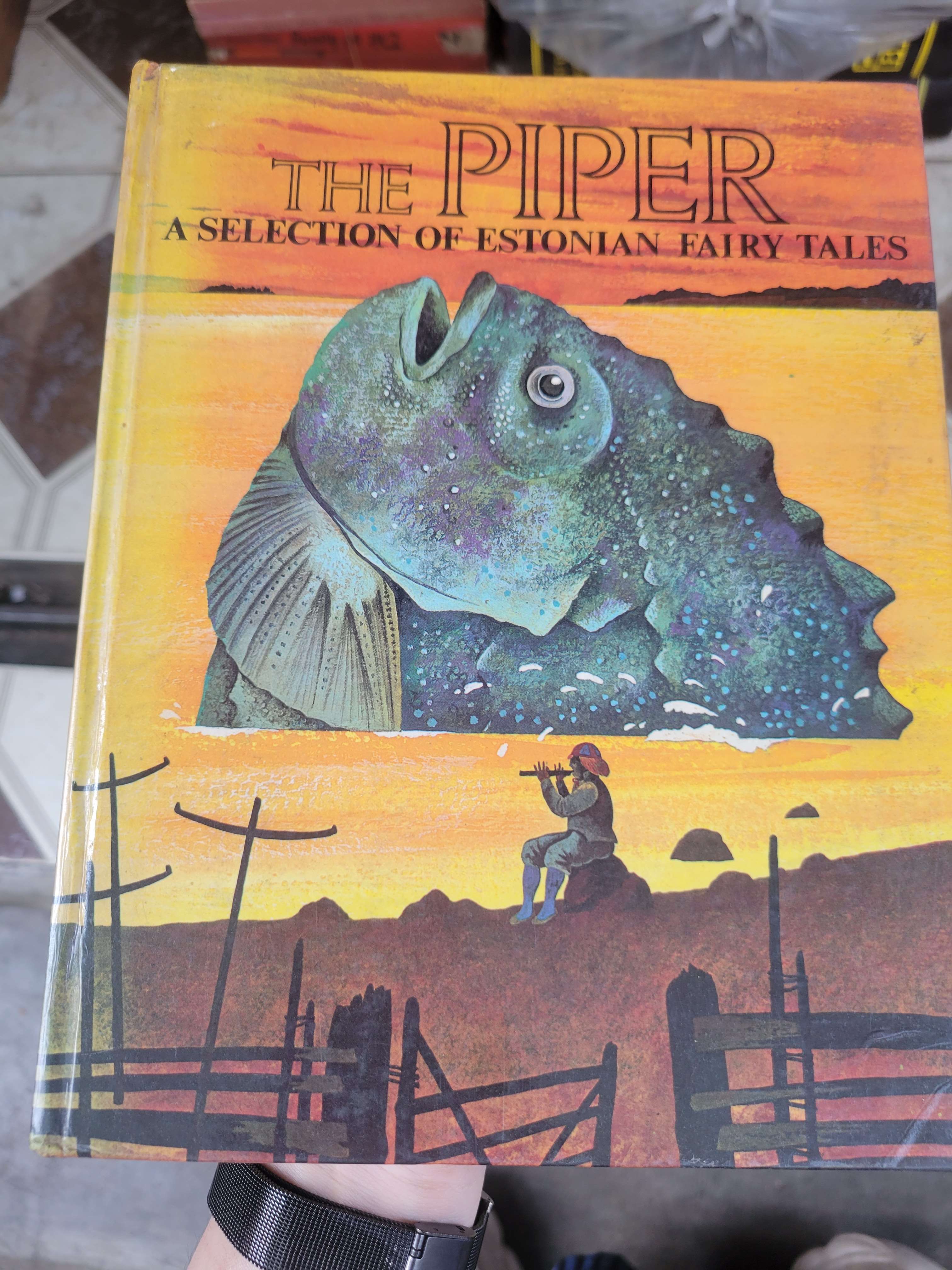 The Piper s selection of estonian farry tales bìa cứng, sách màu mới 70% bẩn bìa, ố, có chữ viết (Sách ngoại) BGB