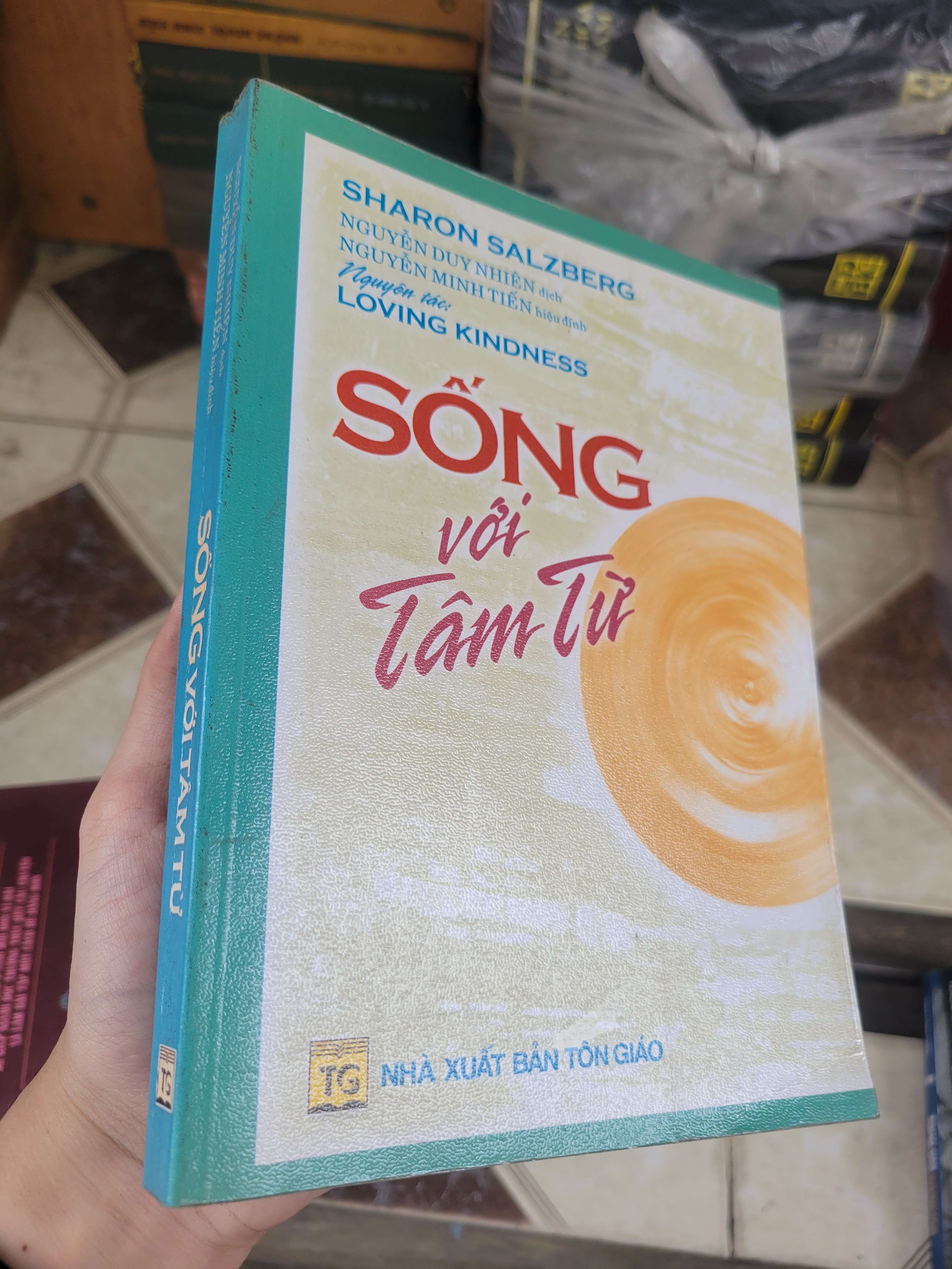 Sống với tâm từ - Sharon Salzberg 2007 mới 80% ố, bẩn bìa (Sách tôn giáo - tâm linh) BGB