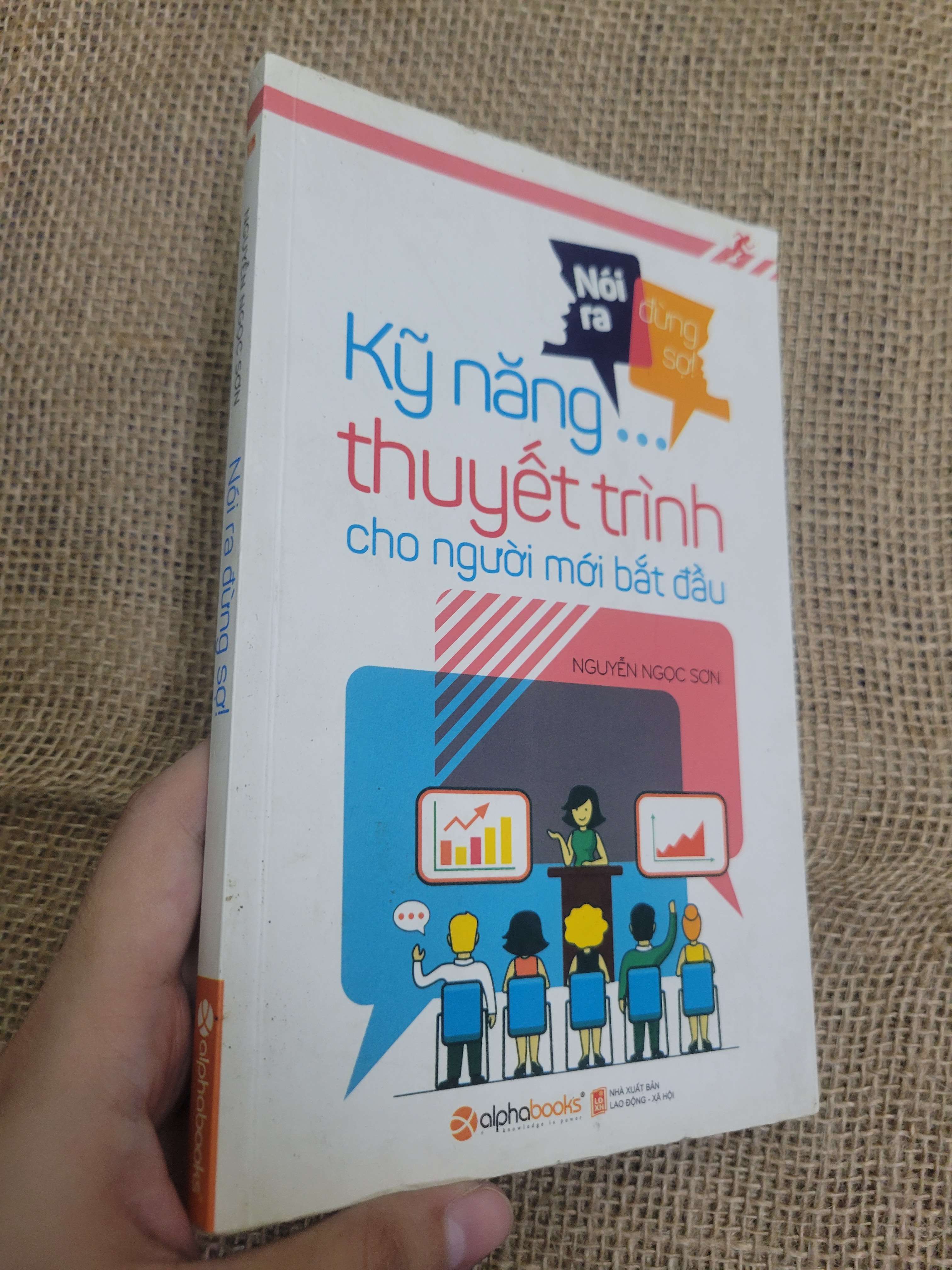 Kỹ năng thuyết trình cho người mới bắt đầu - Nguyễn Ngọc Sơn 2017 mới 80% bẩn bìa, ố, có chữ viết (Sách kỹ năng) HLSC