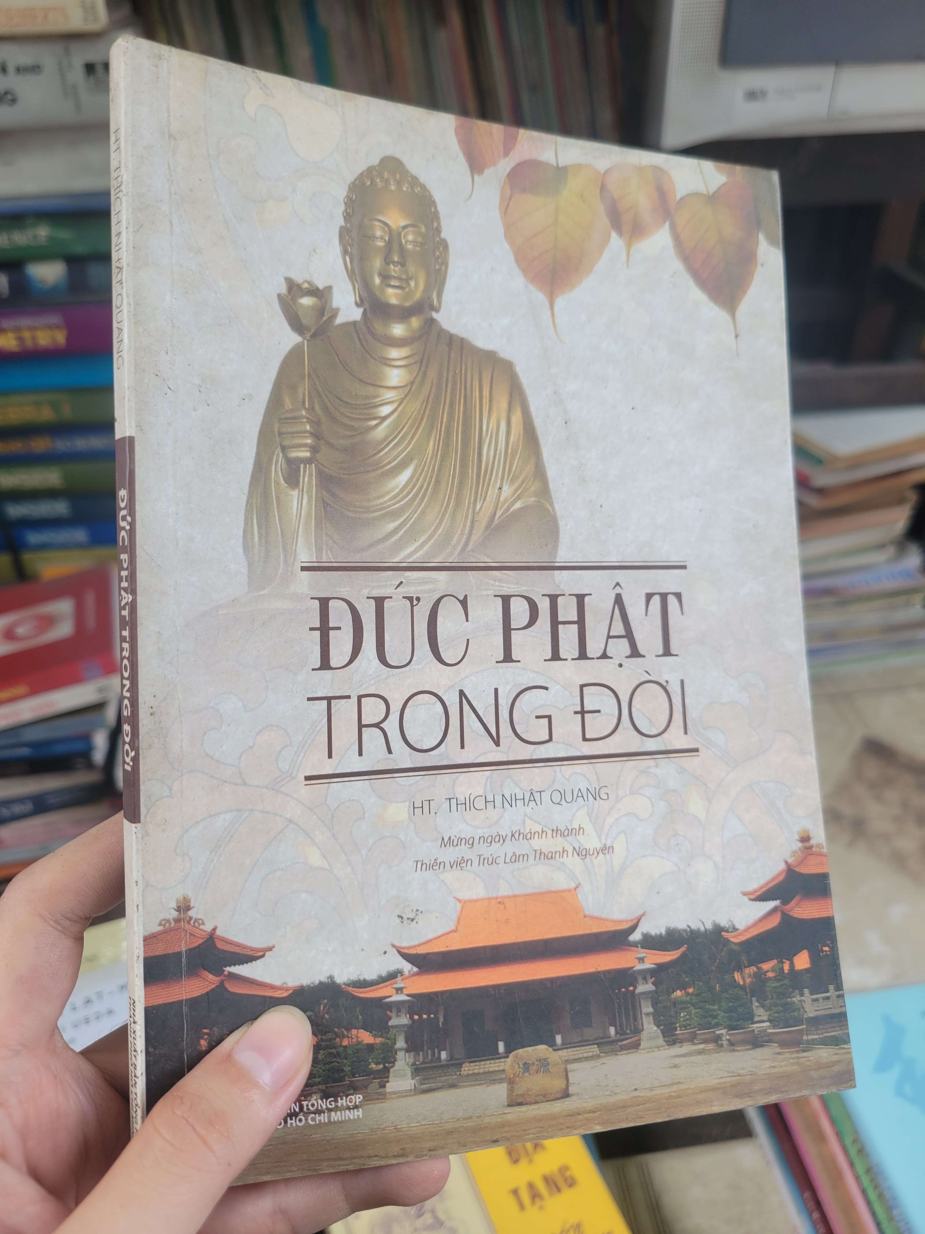 Đức Phật trong đời - HT. Thích Nhật Quang 2014 mới 80% bẩn bìa, ố, có mộc (Sách tôn giáo - tâm linh) BGB