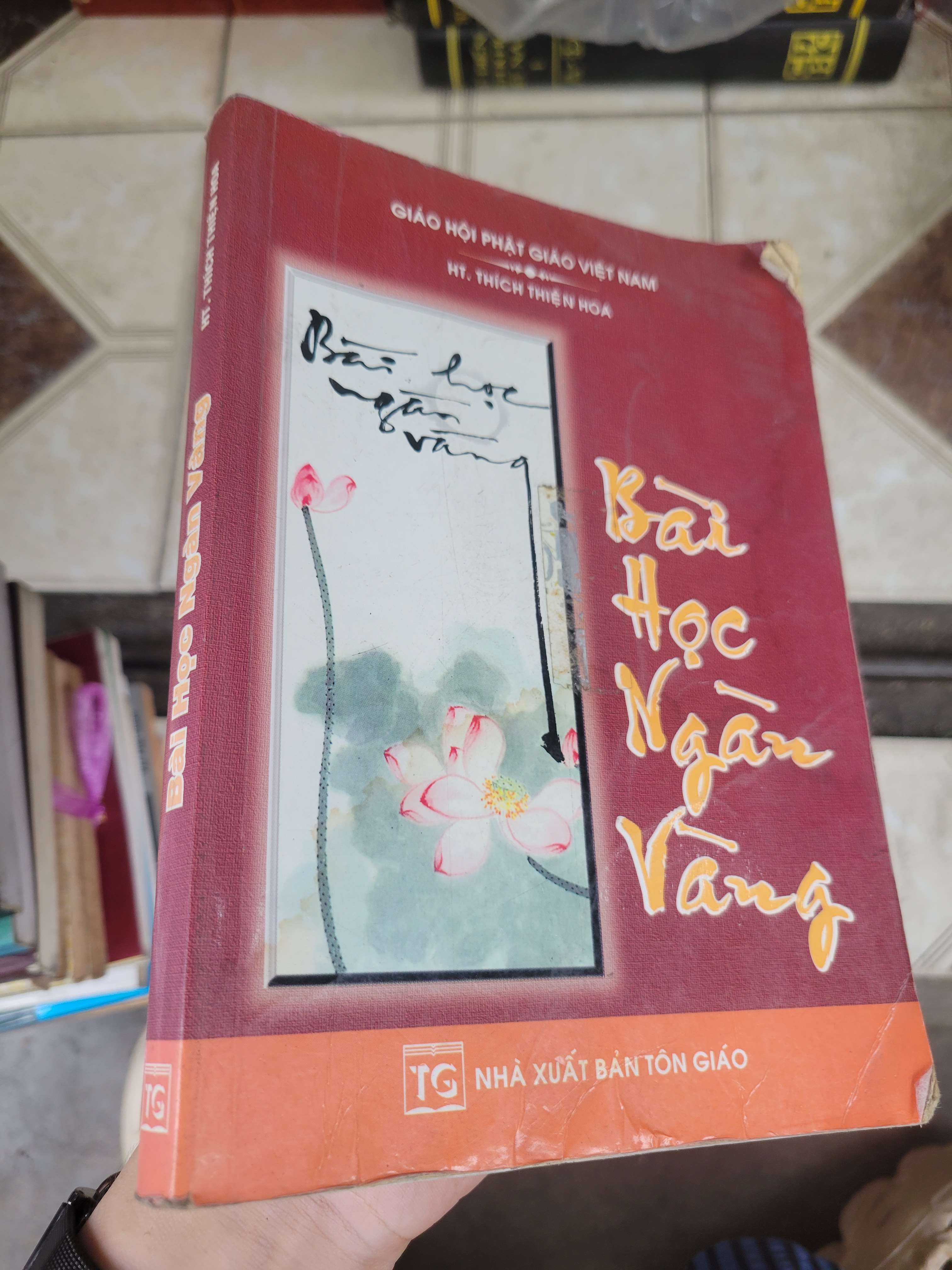 Bài học ngàn vàng - HT. Thích Thiện Hoa 2012 mới 70% bẩn bìa, ố, có vệt nước, tróc bìa (Sách tôn giáo - tâm linh) BGB