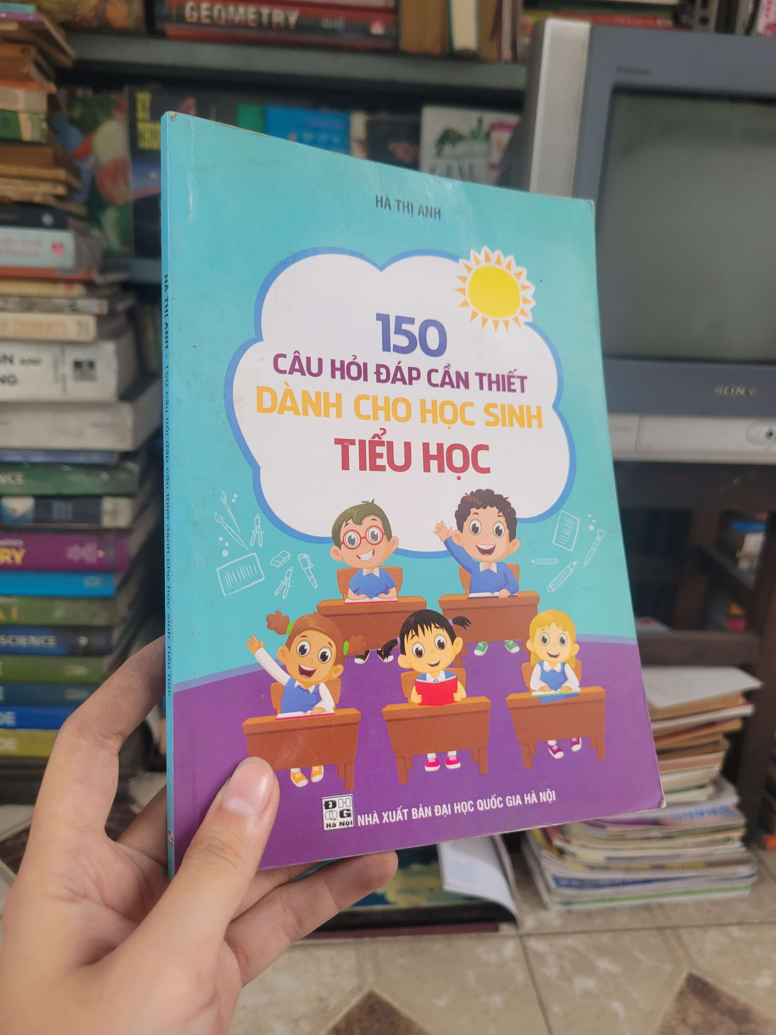 150 câu hỏi đáp cần thiết dành cho học sinh tiểu học - Hà Thị Anh sách màu 2018 mới 80% bẩn bìa, ố (Kiến thức - kỹ năng cho con) BGB
