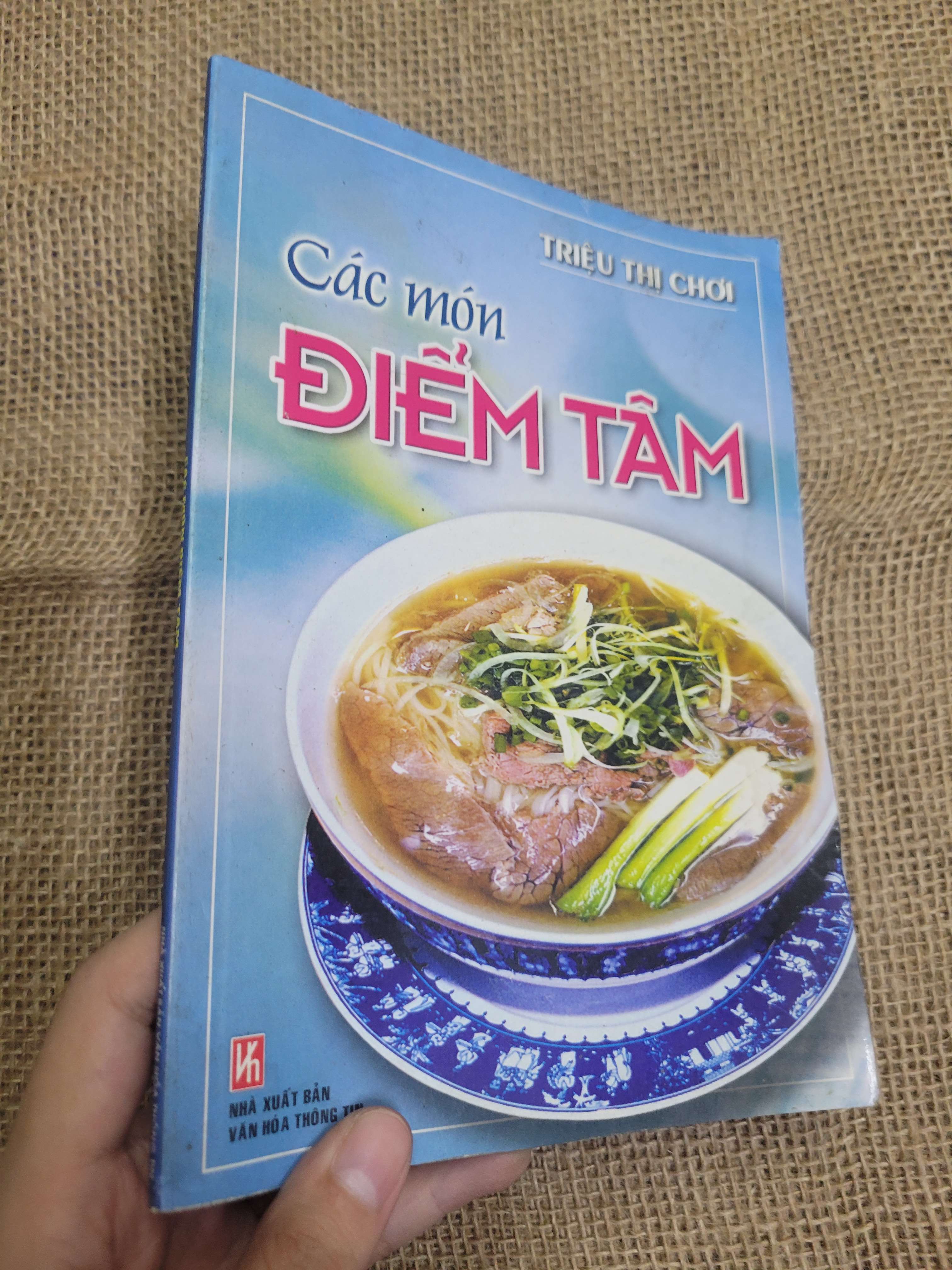 Các món điểm tâm - Triệu Thị Chơi sách màu 2012 mới 80% bẩn bìa, ố (Sách kiến thức tổng hợp) HLSC