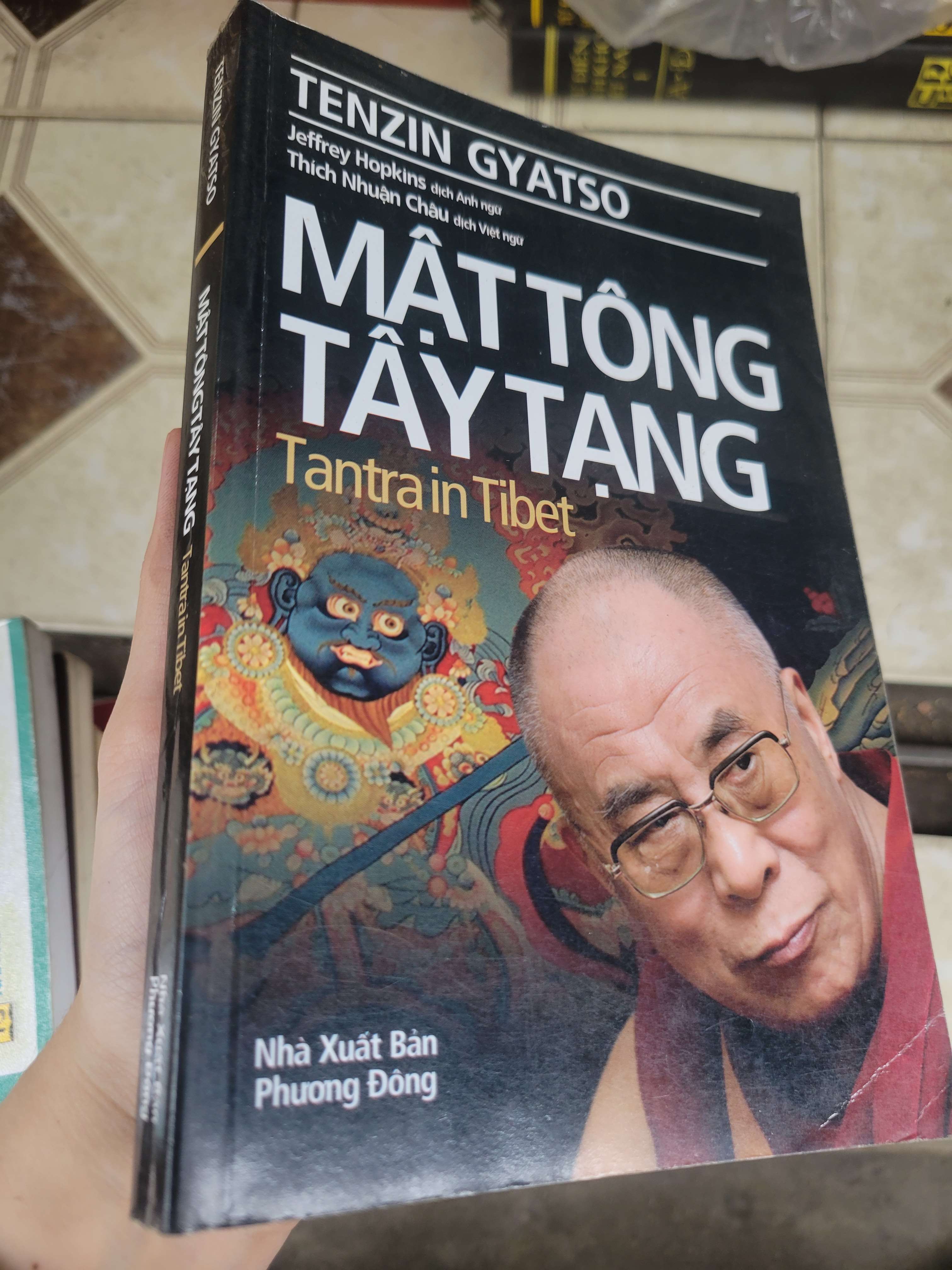 Mật tông Tây Tạng - Tenzin Gyatso 2009 mới 80% ố, bẩn bìa (Sách tôn giáo - tâm linh) BGB
