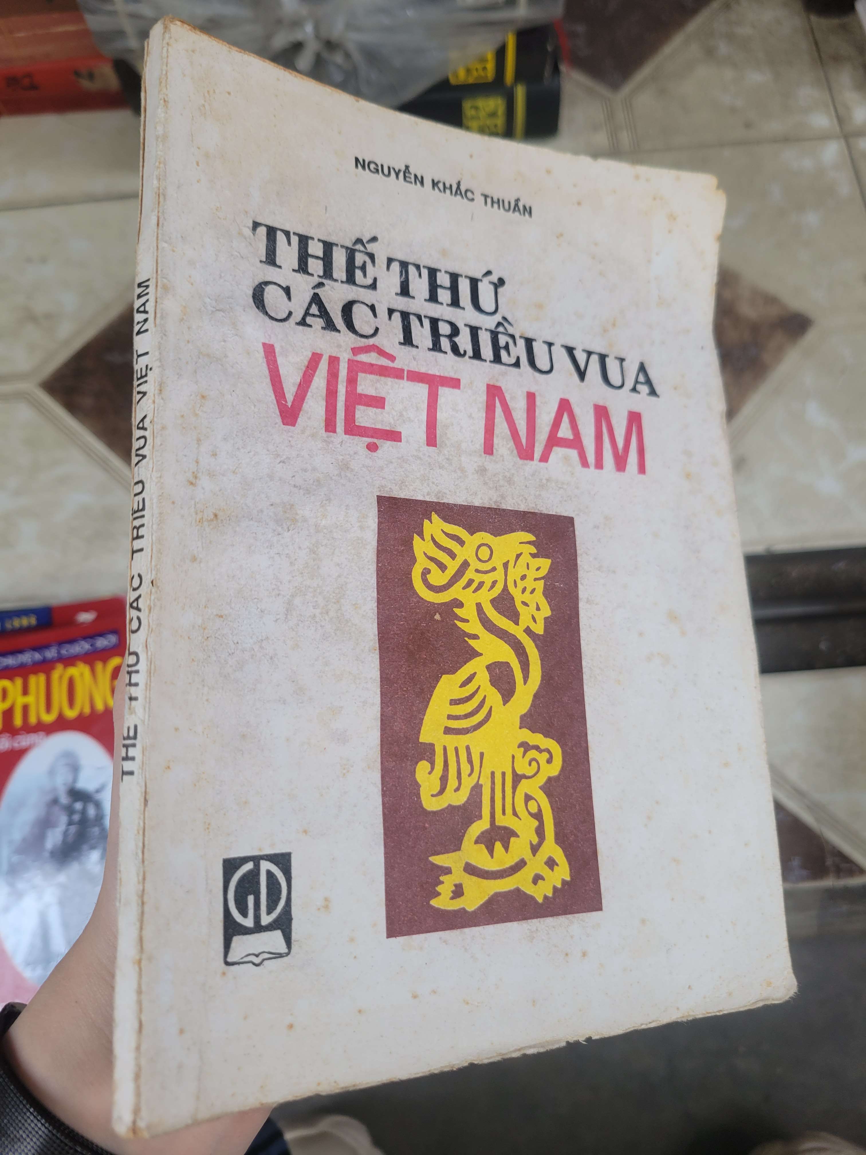 Thế thứ các triều vua Việt Nam - Nguyễn Khắc Thuần 1993 mới 70% bẩn bìa, ố (Lịch sử Việt Nam) BGB