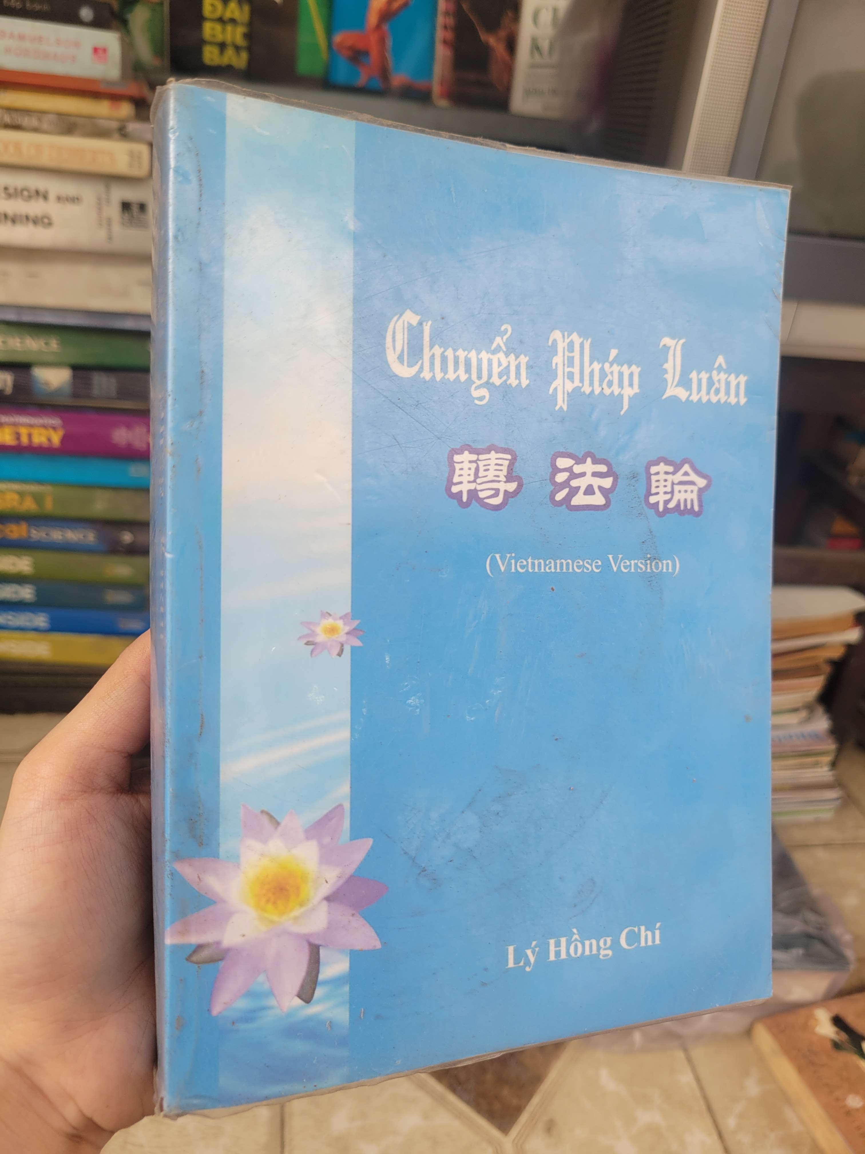 Chuyển pháp luân - Lý Hồng Chi mới 70% bẩn bìa, ố, highlight (Sách tôn giáo - tâm linh) BGB