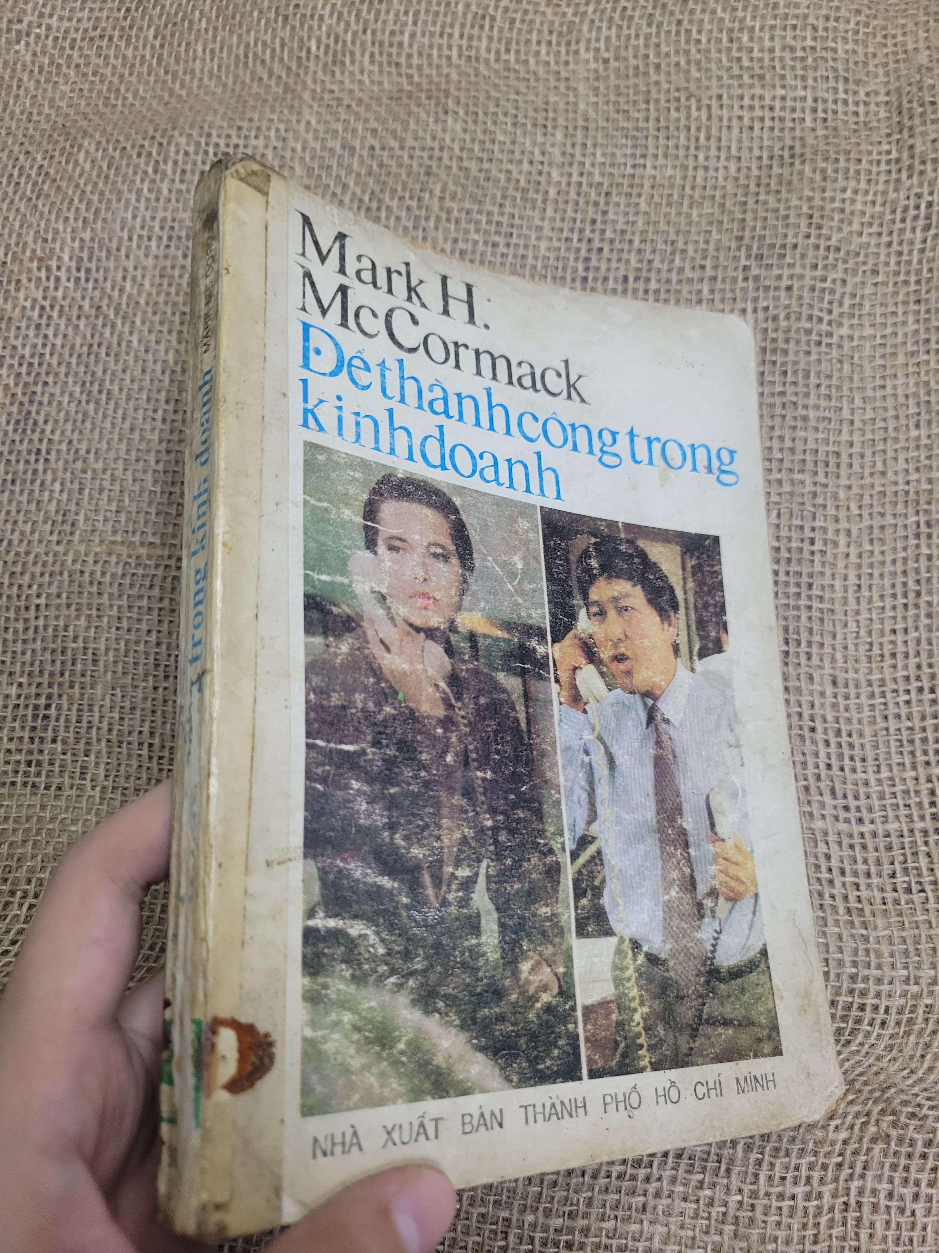 Để thành công trong kinh doanh - Mark H. McCormack 1989 mới 70% bẩn bìa, ố, có chữ viết (Kinh doanh - Marketing) HLSC