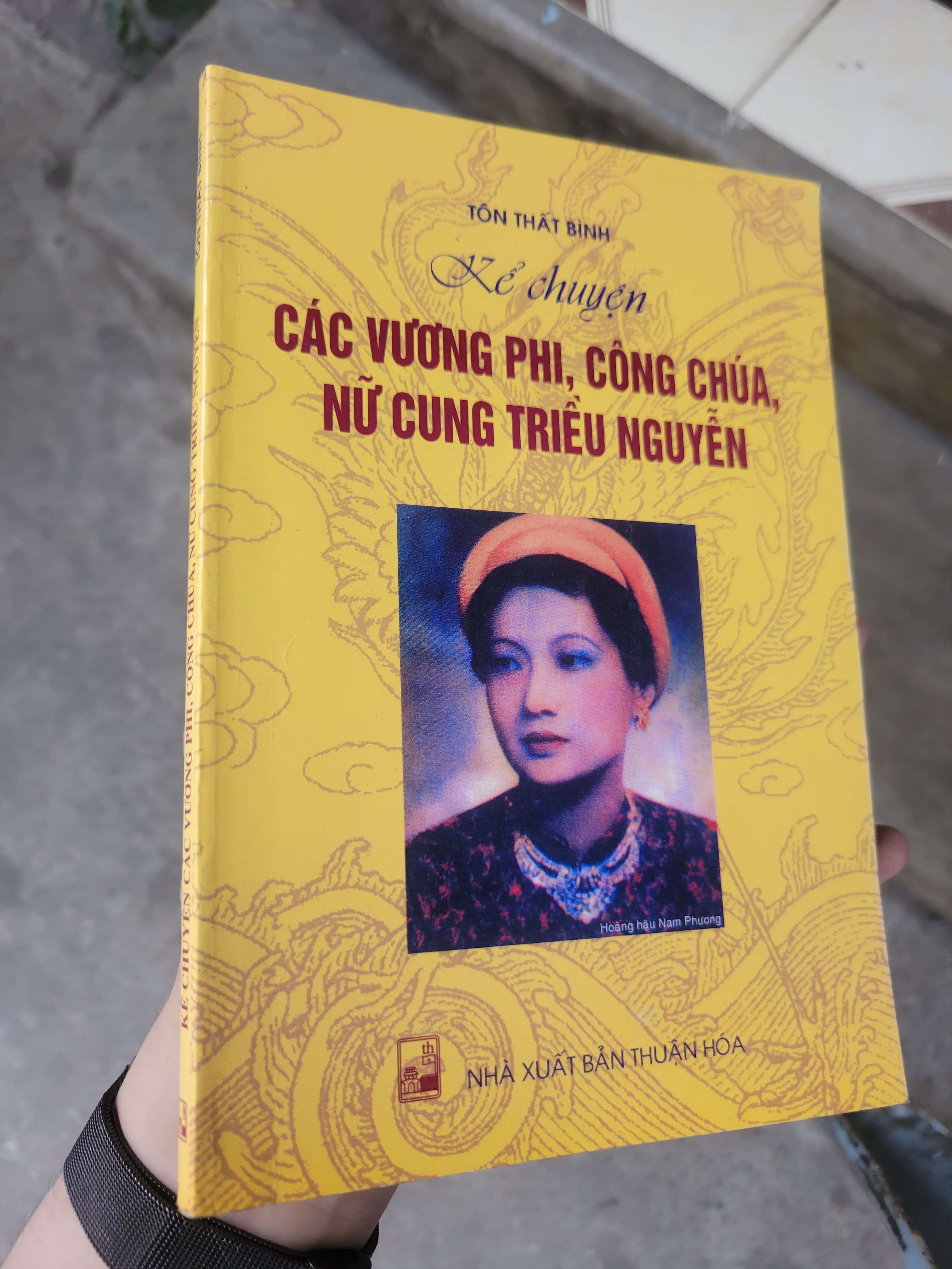 Kể chuyện các vương phi, công chúa, nữ cung triều Nguyễn - Tôn Thất Bình 2007 mới 70% ố, bẩn bìa (Lịch sử Việt Nam) BGB