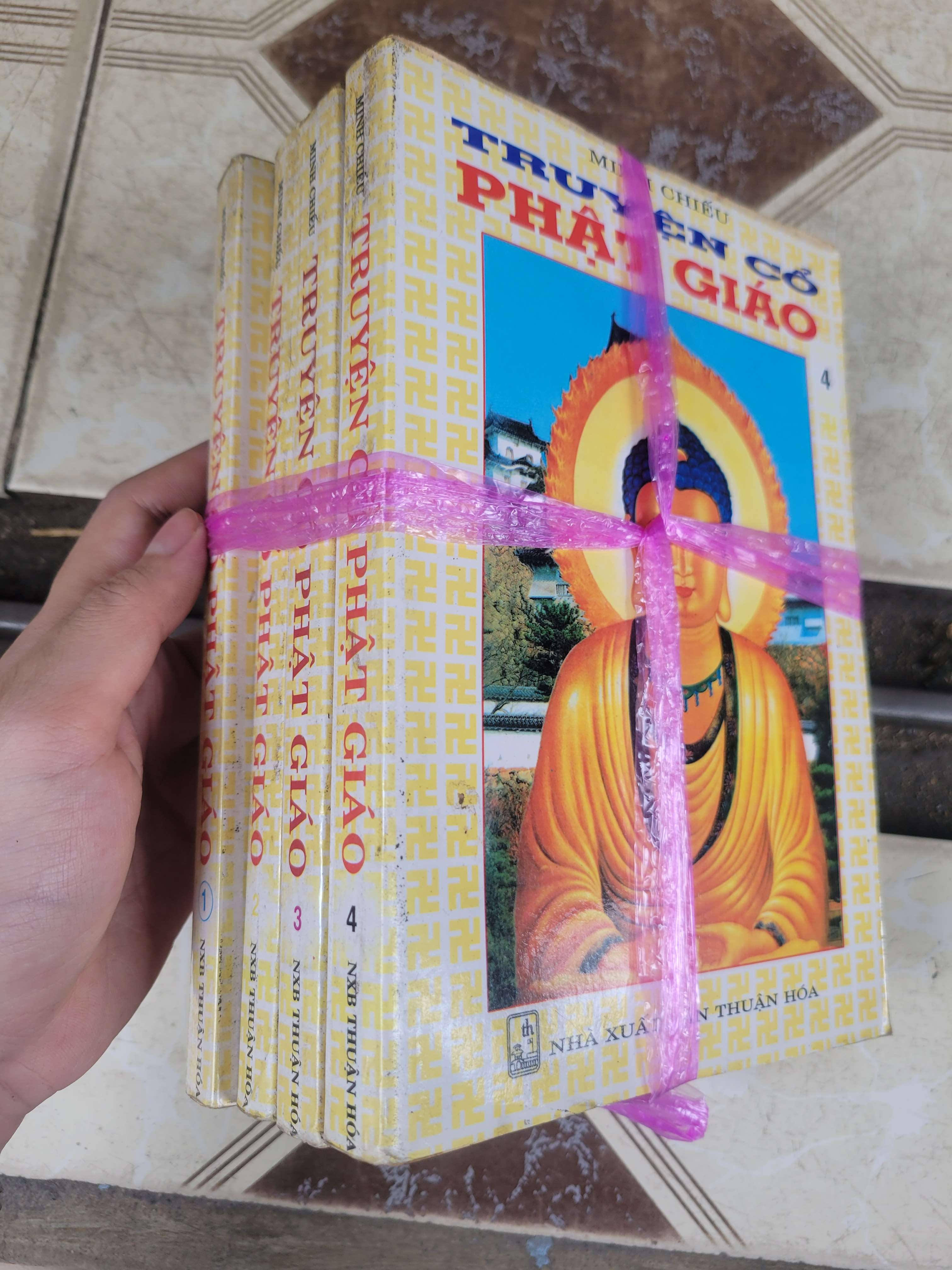 4 cuốn Truyện cổ Phật giáo - Minh Chiếu mới 70% ố, bẩn bìa (Sách tôn giáo - tâm linh) BGB