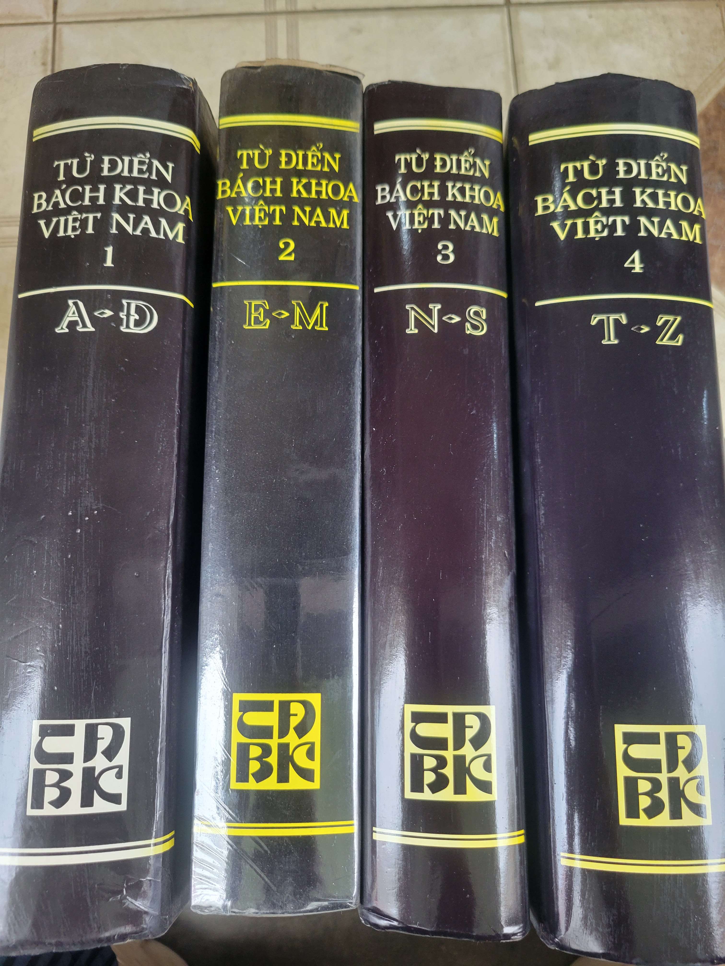 4 cuốn Từ điển Bách khoa Việt Nam bìa cứng mới 80% ố, bẩn bìa (Từ điển) BGB