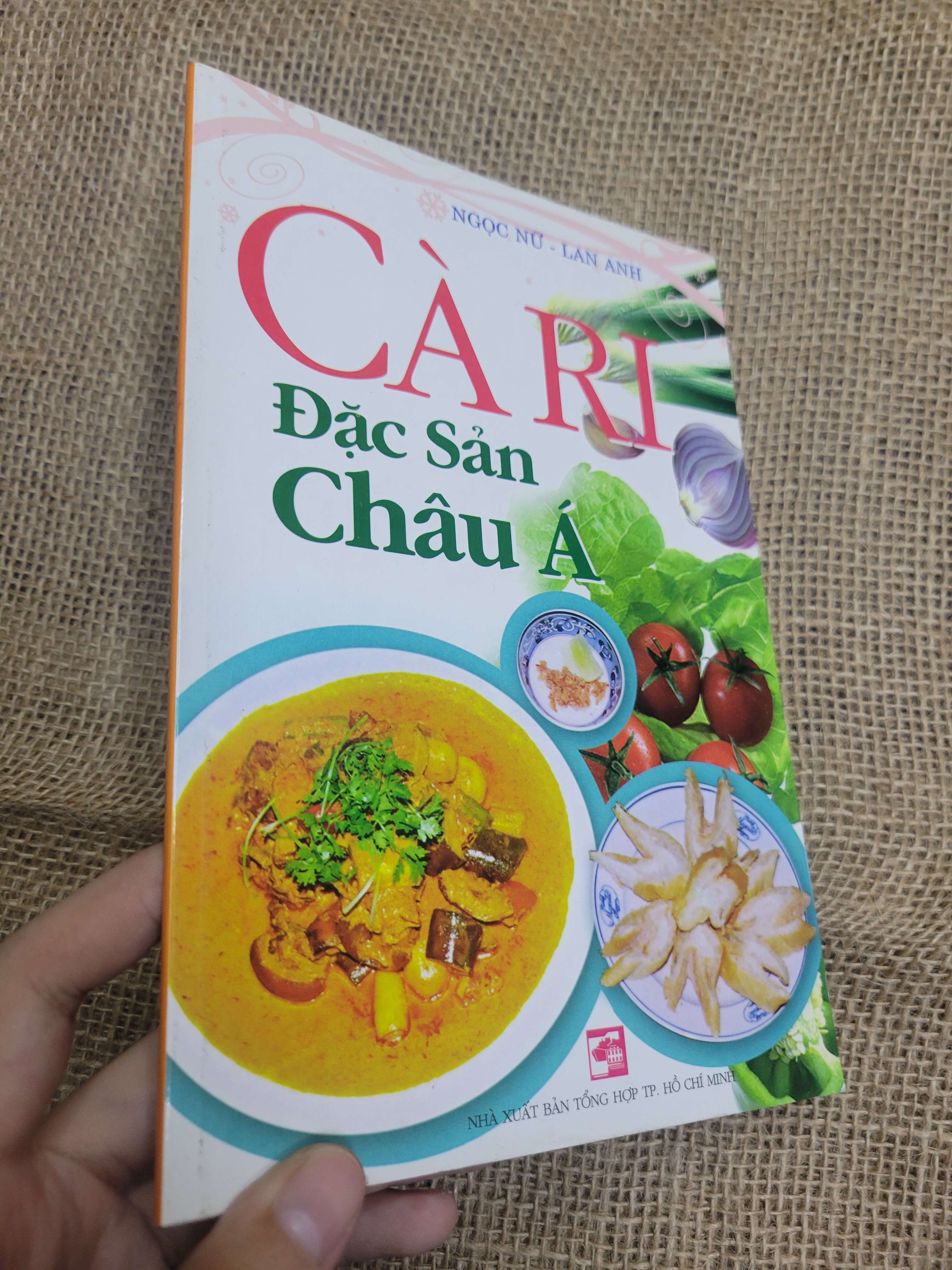 Cà ri đặc sản Châu Á - Ngọc Nữ, Lan Anh sách màu 2008 mới 80% bẩn bìa, ố (Sách kiến thức tổng hợp) HLSC