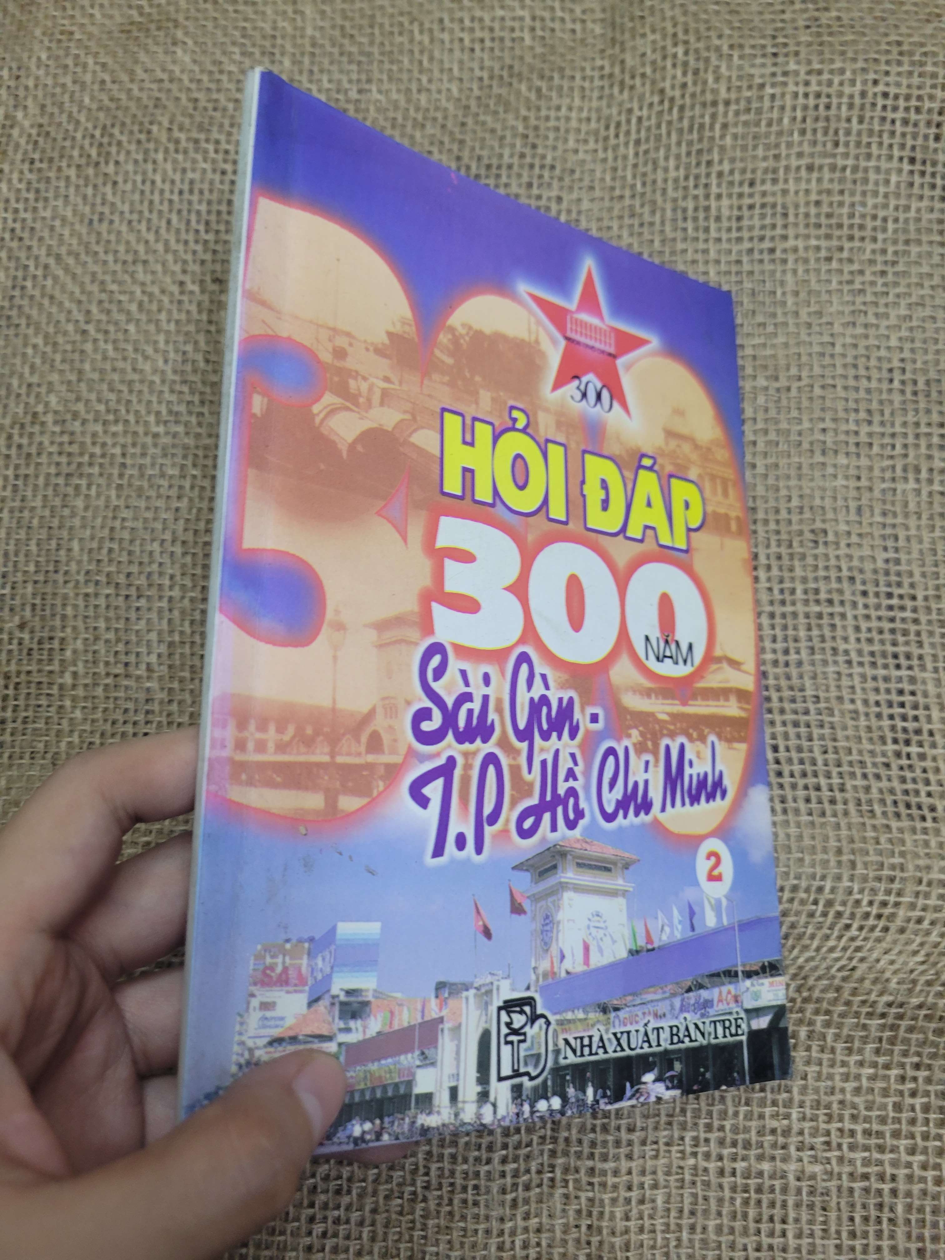 Hỏi đáp 300 năm Sài Gòn - Tp. Hồ Chí Minh tập 2 1998 mới 80% bẩn bìa, ố (Lịch sử Việt Nam) HLSC