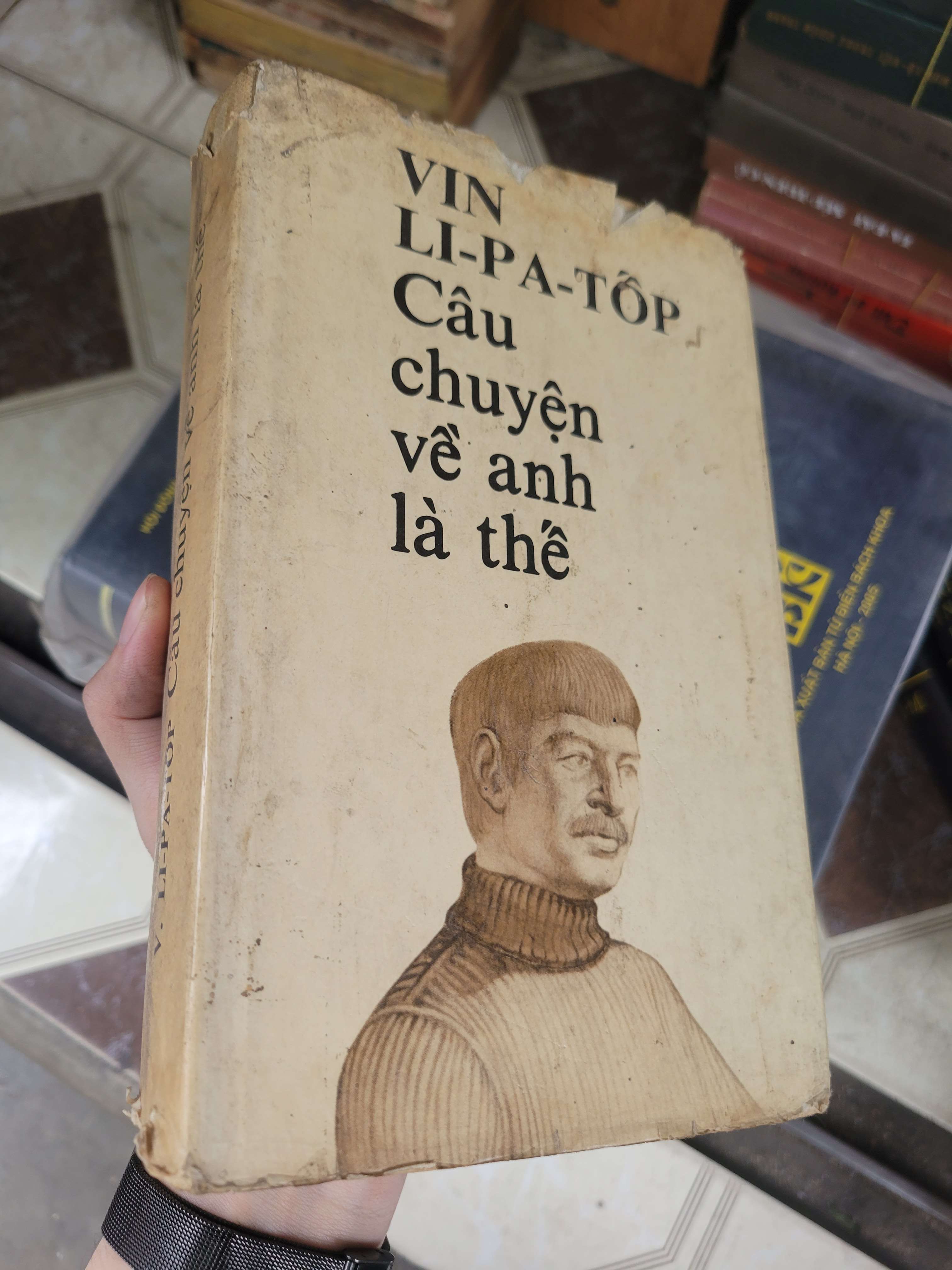 Câu chuyện về anh là thế - Vin Li-pa-top bìa cứng 1982 mới 80% ố, bẩn bìa (Sách văn học) BGB